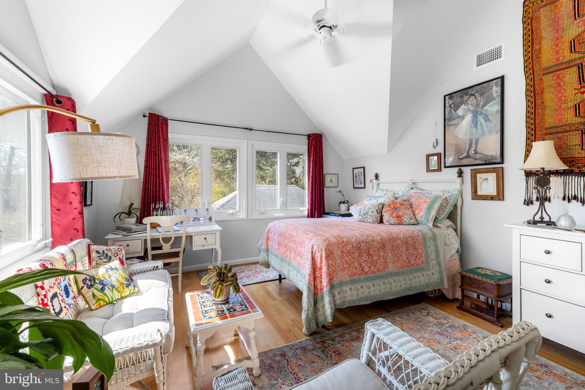 QUAKER HILLS - Residential
