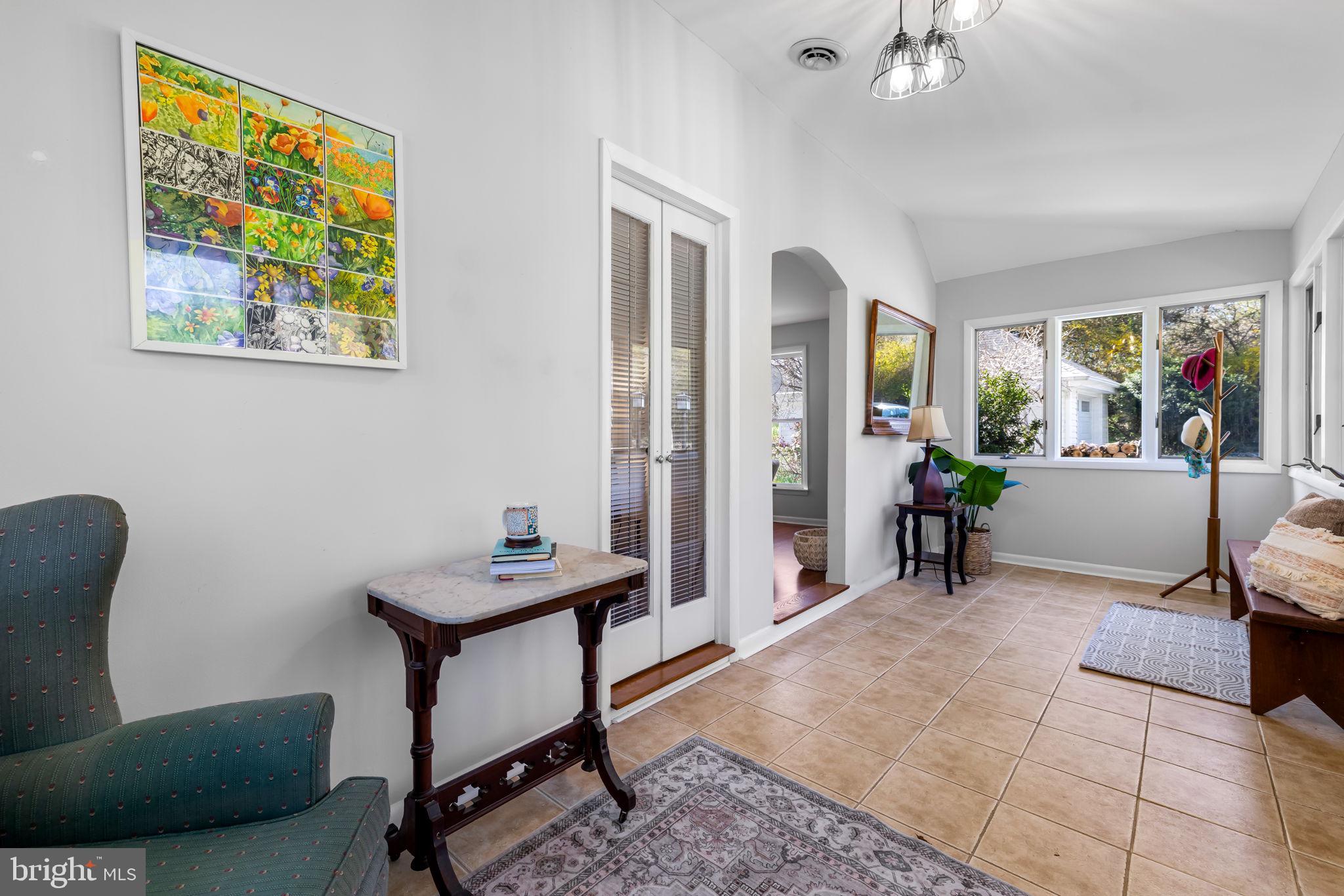 QUAKER HILLS - Residential