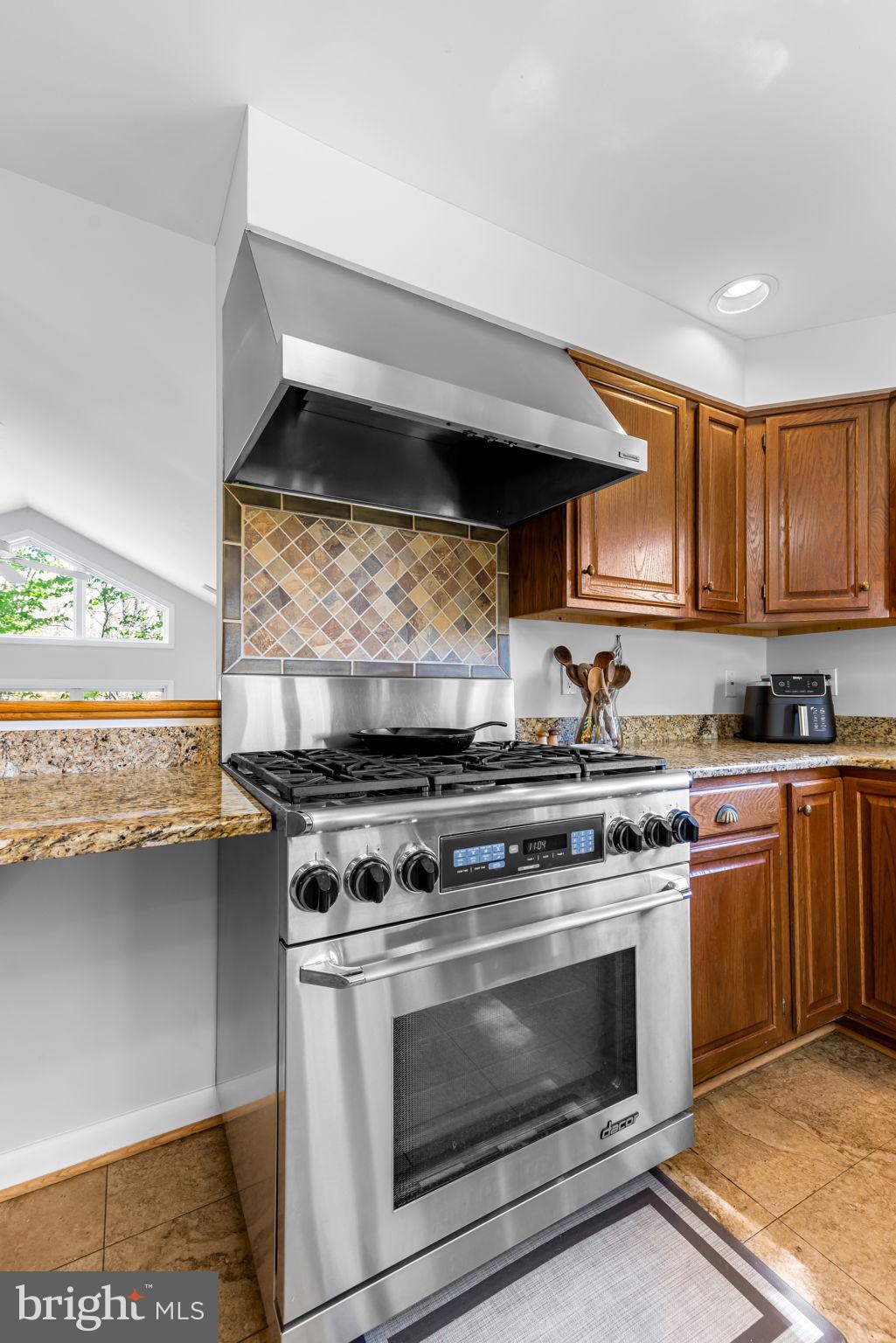 QUAKER HILLS - Residential