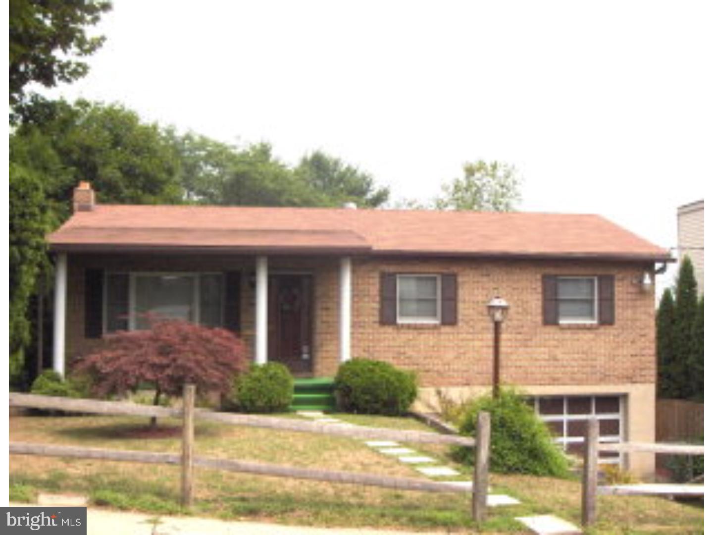 ONE FLOOR LIVING!  GREAT MOUNTAIN VIEWS FROM THE DECK!  LARGE, PRIVATE BACKYARD.  FULL WALK OUT BASEMENT, GARAGE. Amp: 200