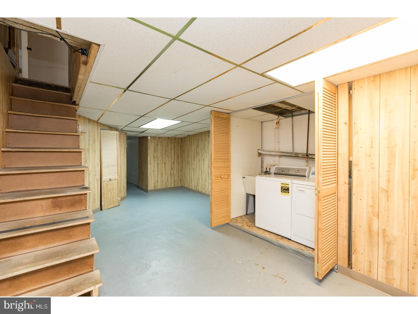 PORT RICHMOND - Residential Lease
