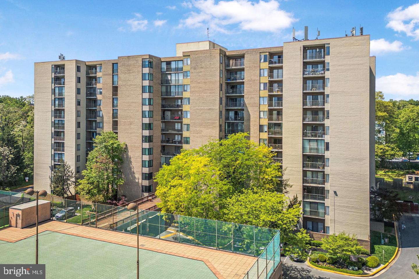 RACQUET CLUB - Residential