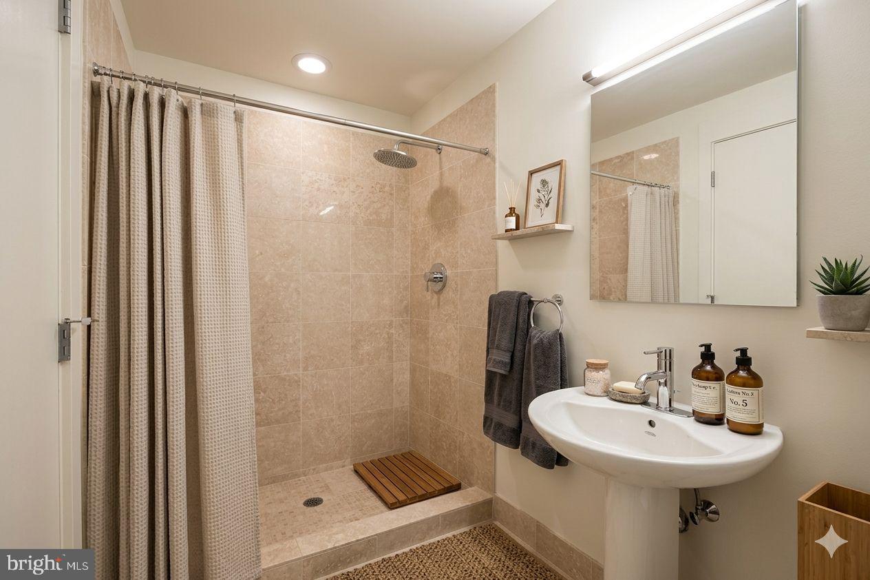 WASHINGTON SQ WEST - Residential