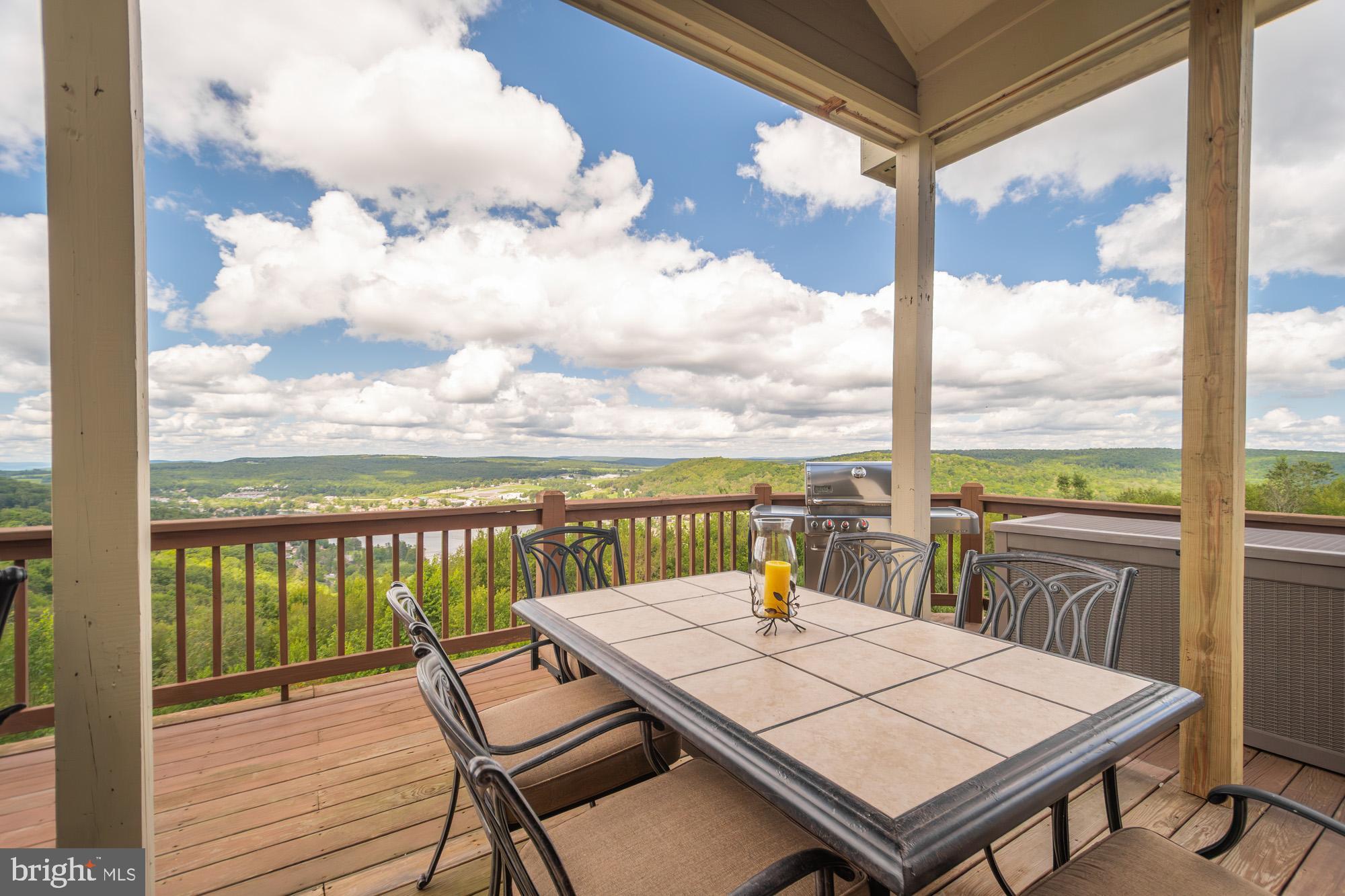 OVERLOOK VILLAS - Residential