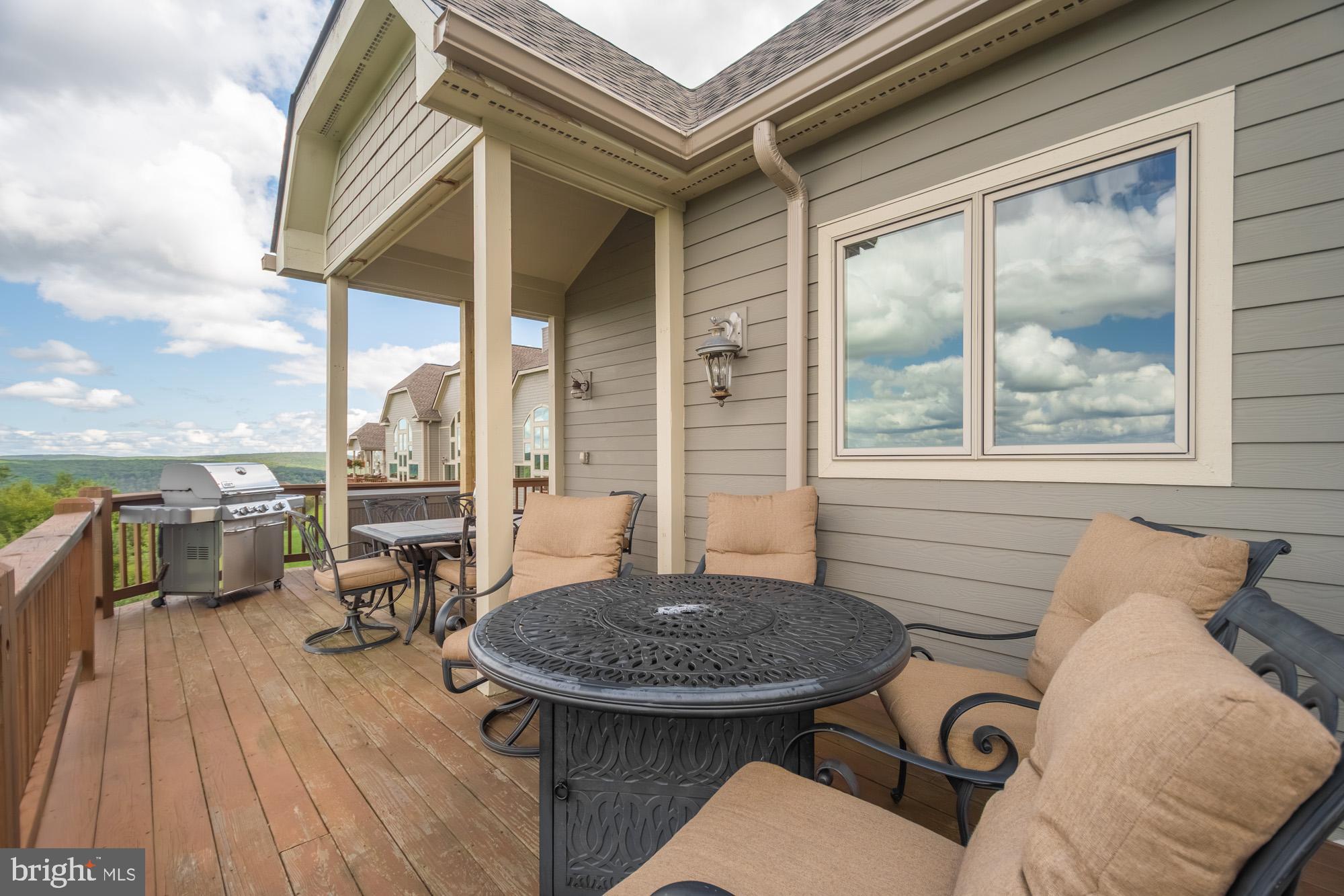 OVERLOOK VILLAS - Residential