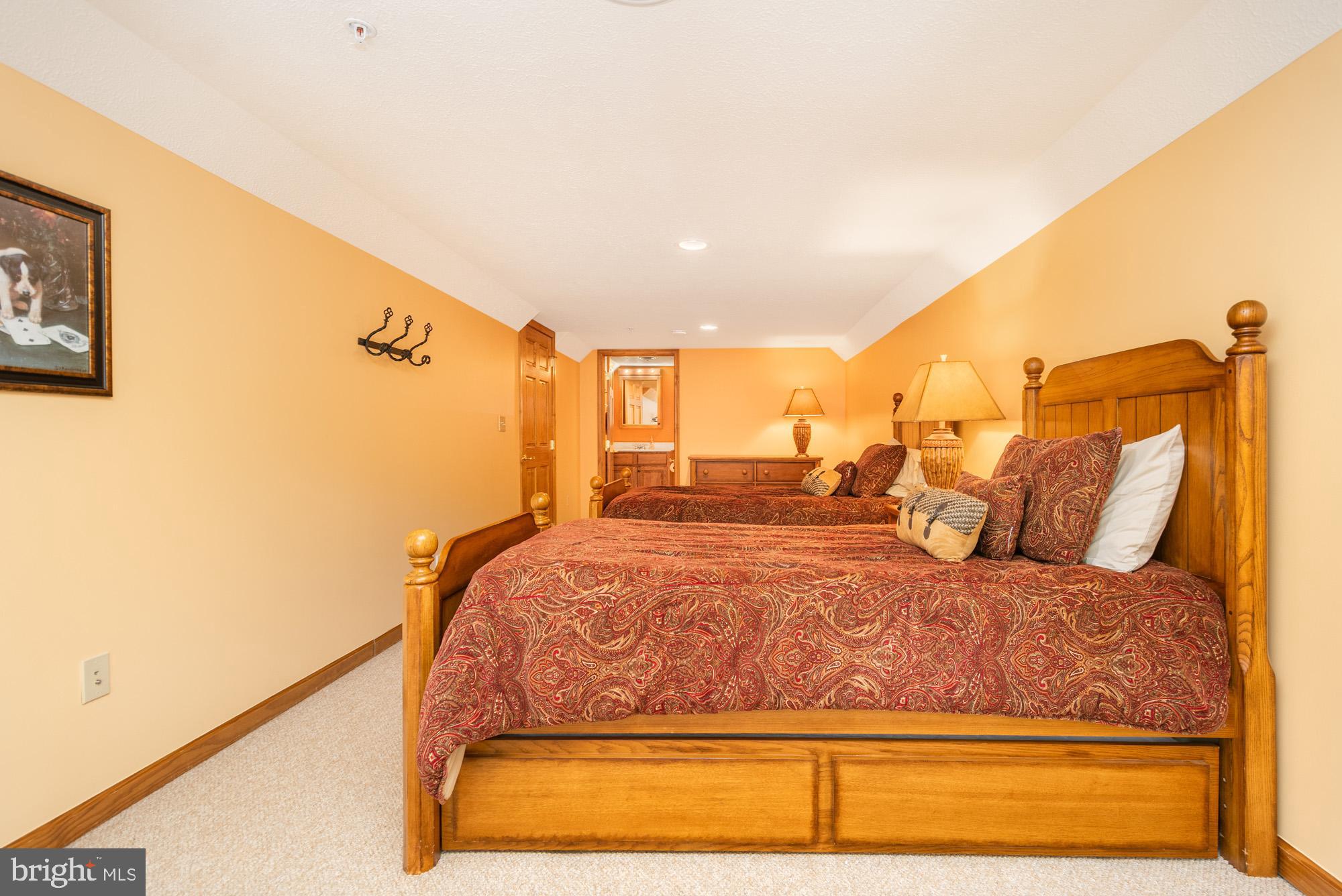 OVERLOOK VILLAS - Residential