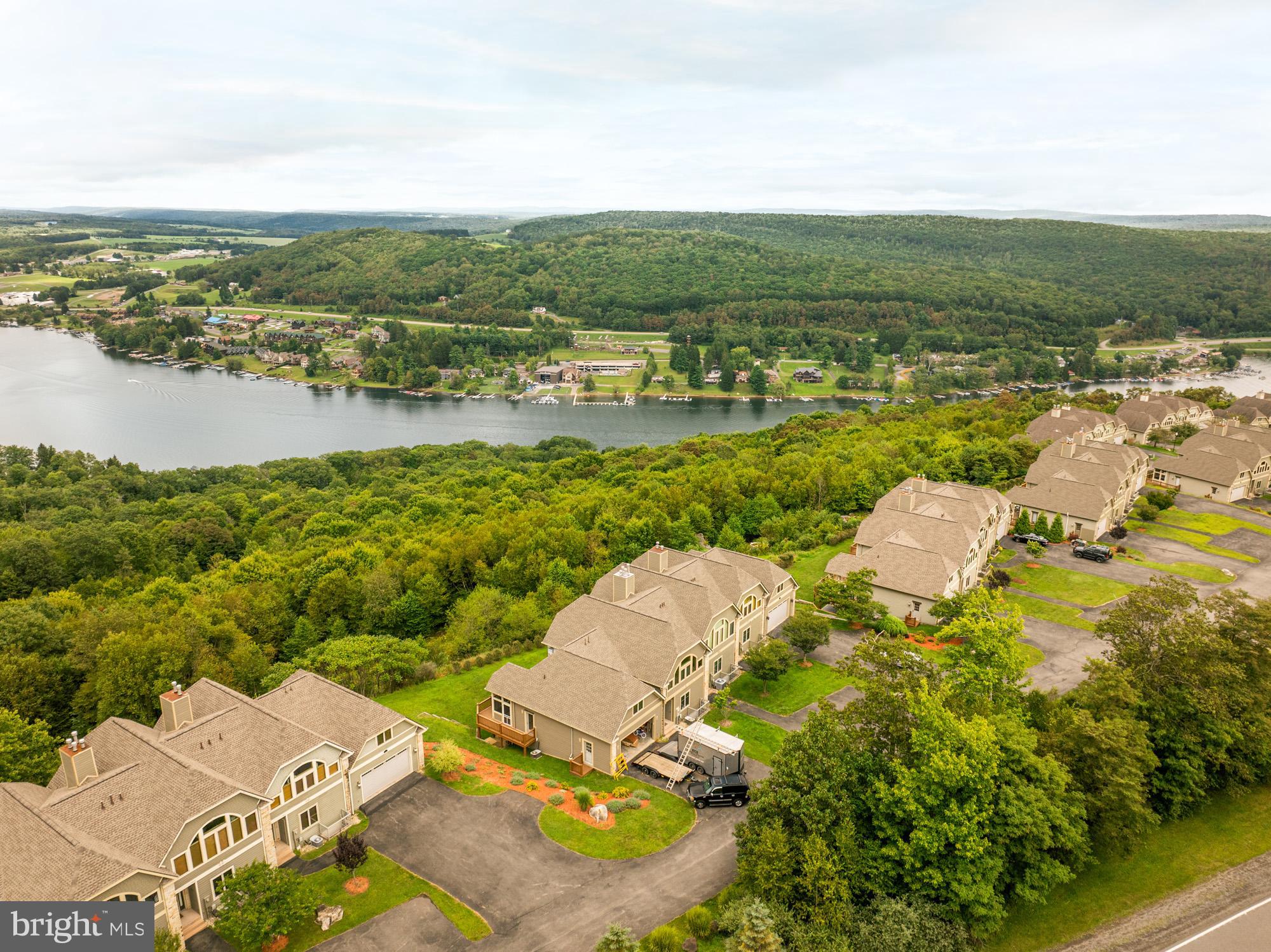 OVERLOOK VILLAS - Residential