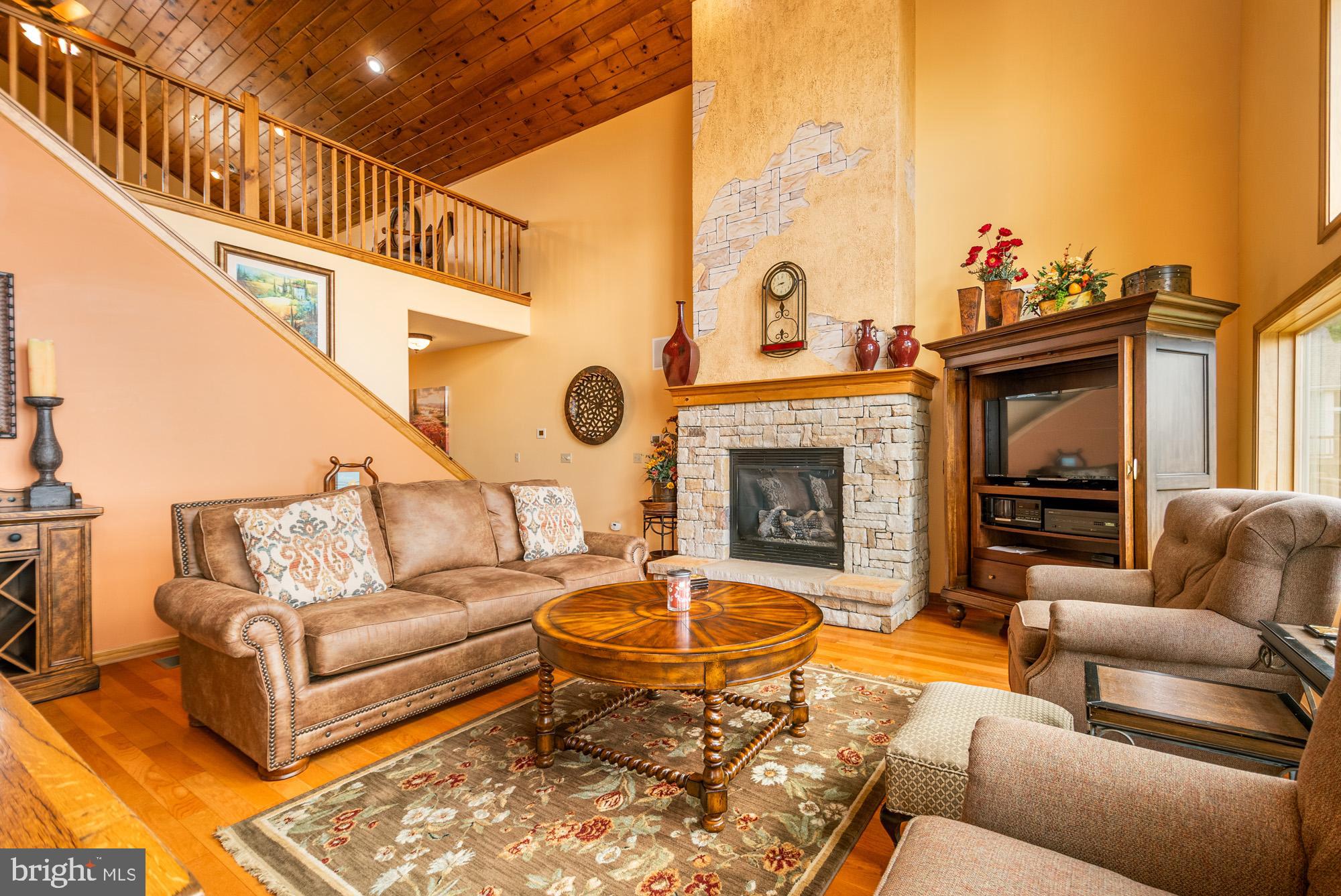 OVERLOOK VILLAS - Residential