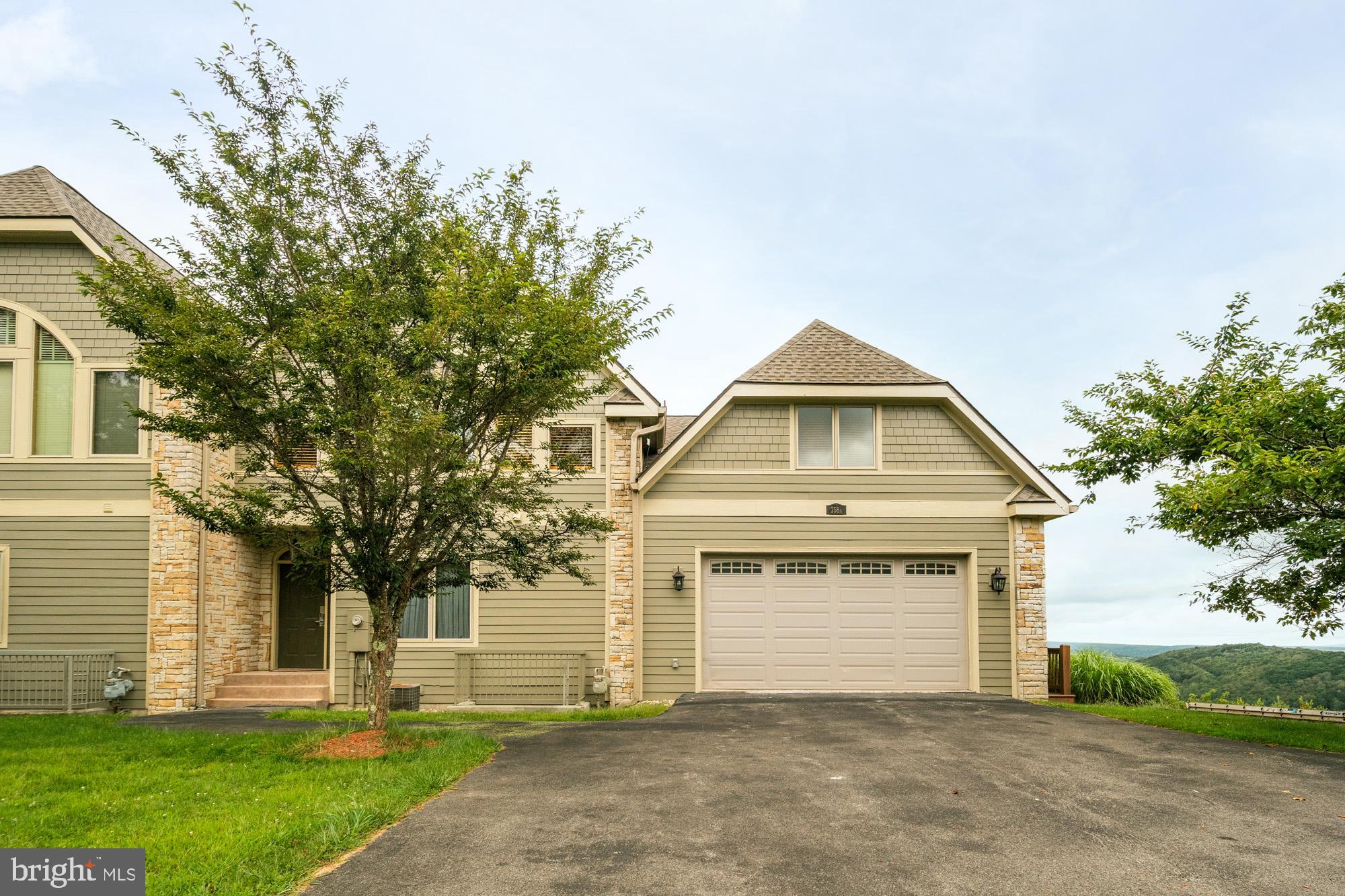 OVERLOOK VILLAS - Residential