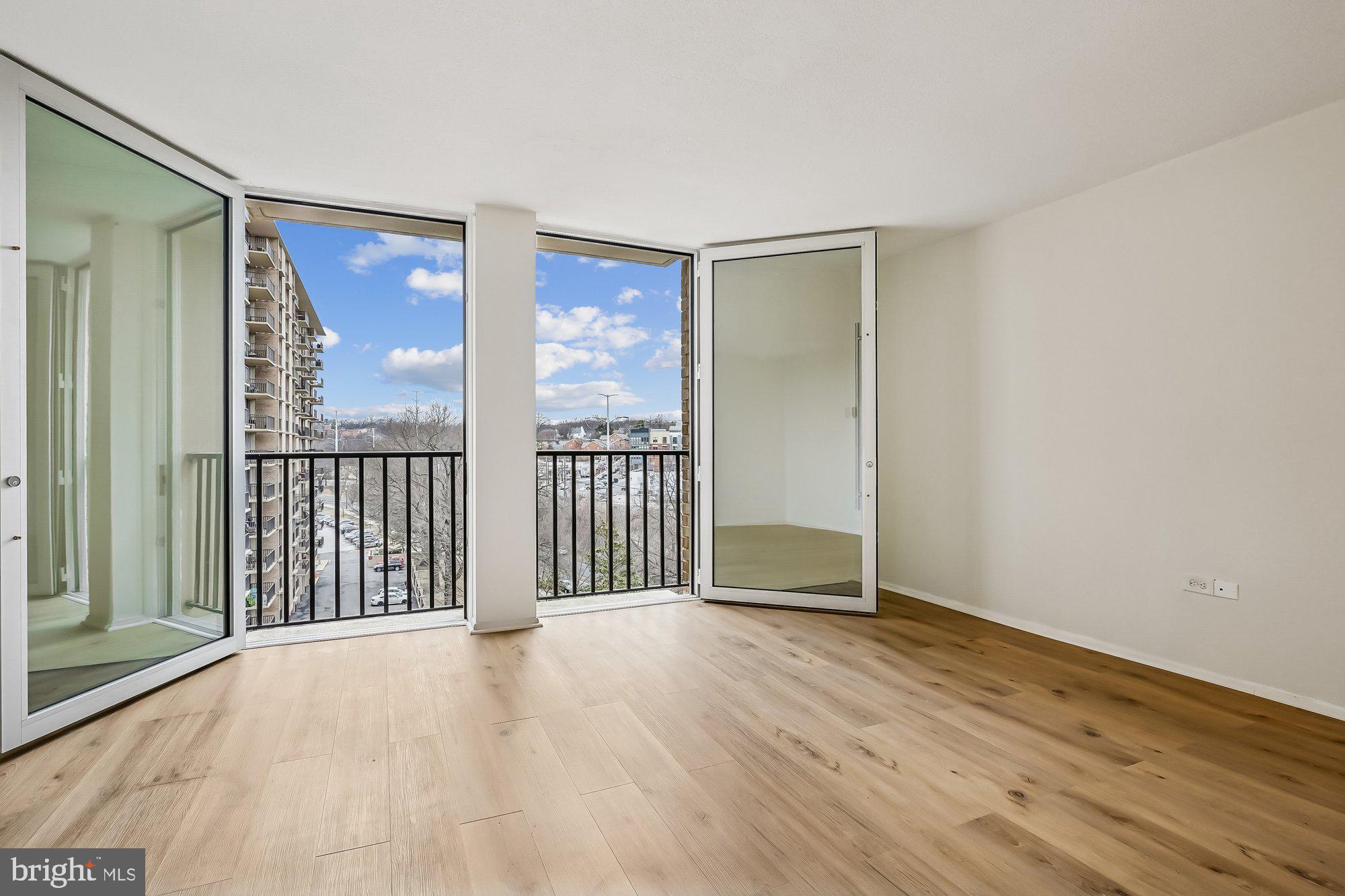 THE CARLTON - Residential