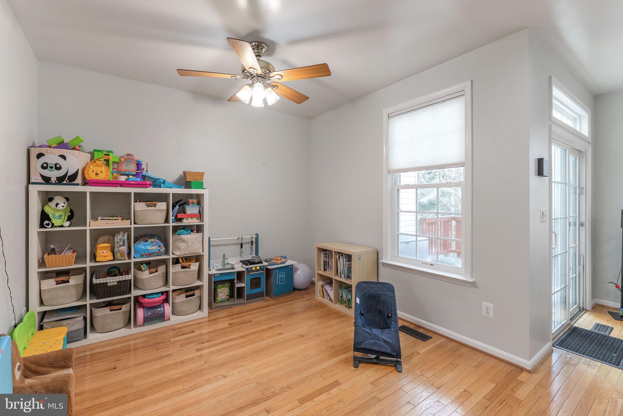 HOLLY ACRES - Residential Lease