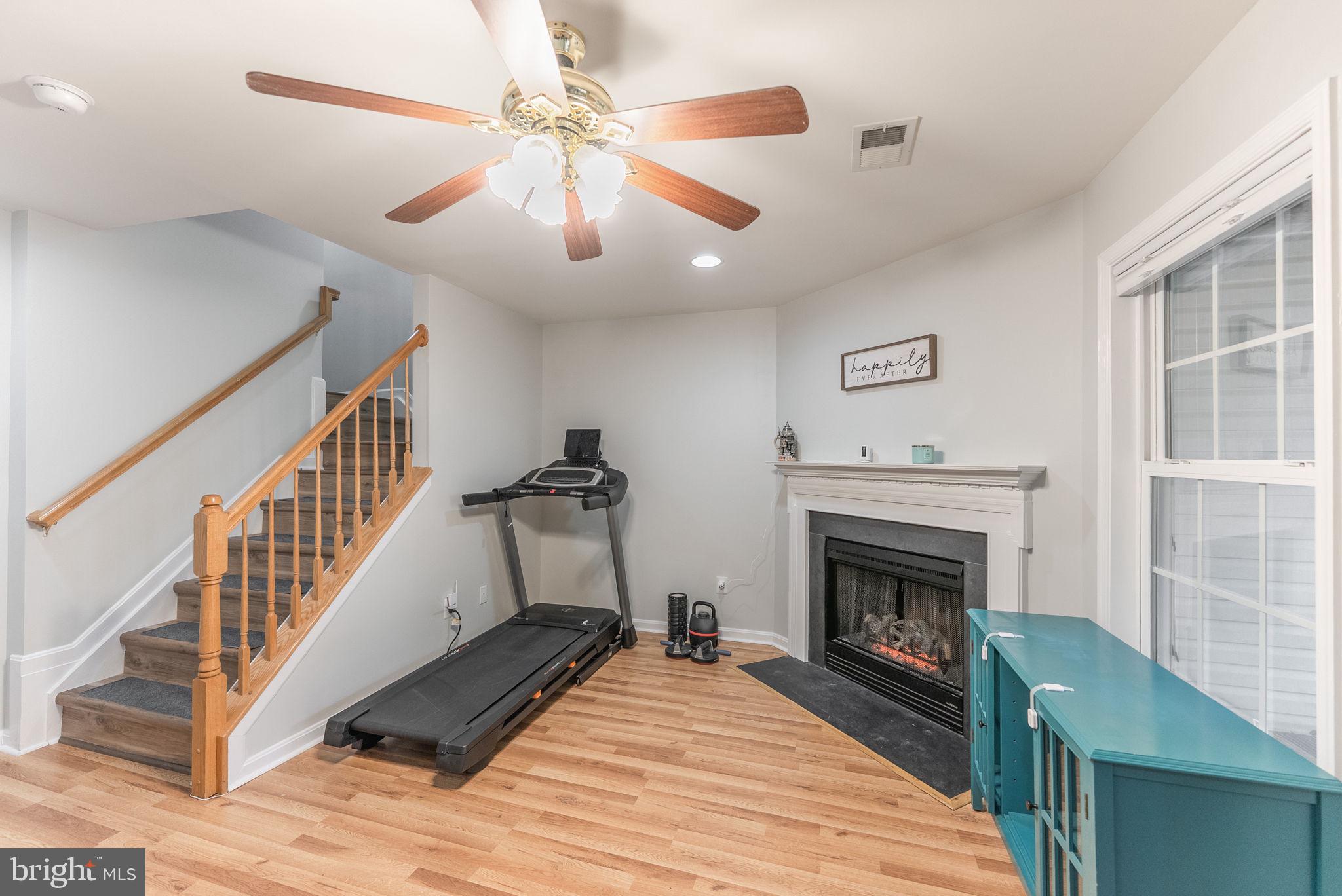 HOLLY ACRES - Residential Lease