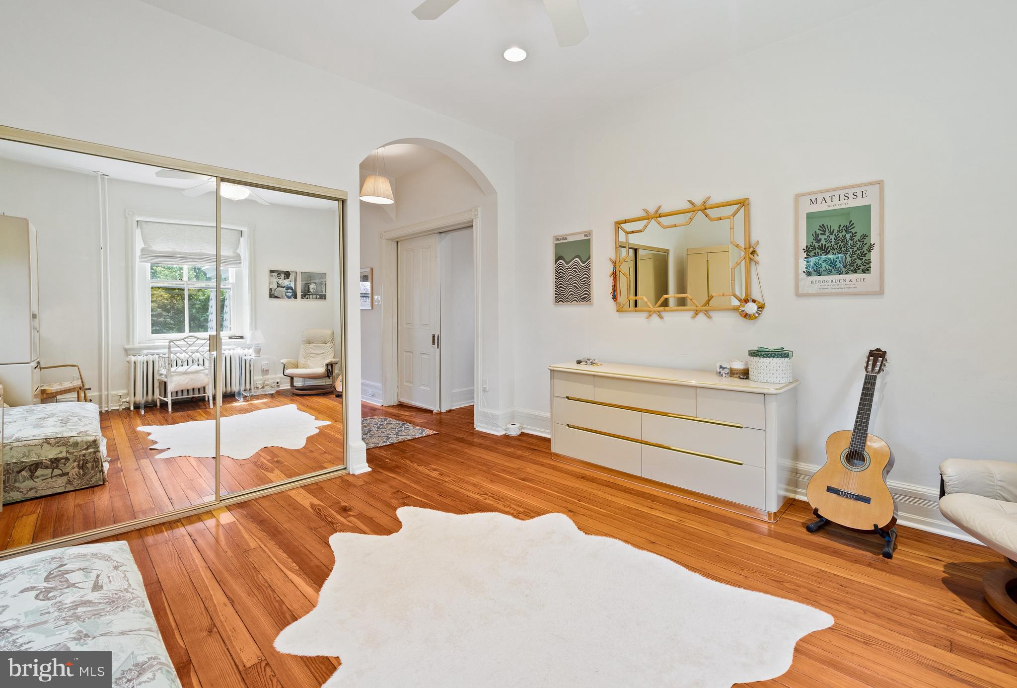 CHESTNUT HILL - Residential