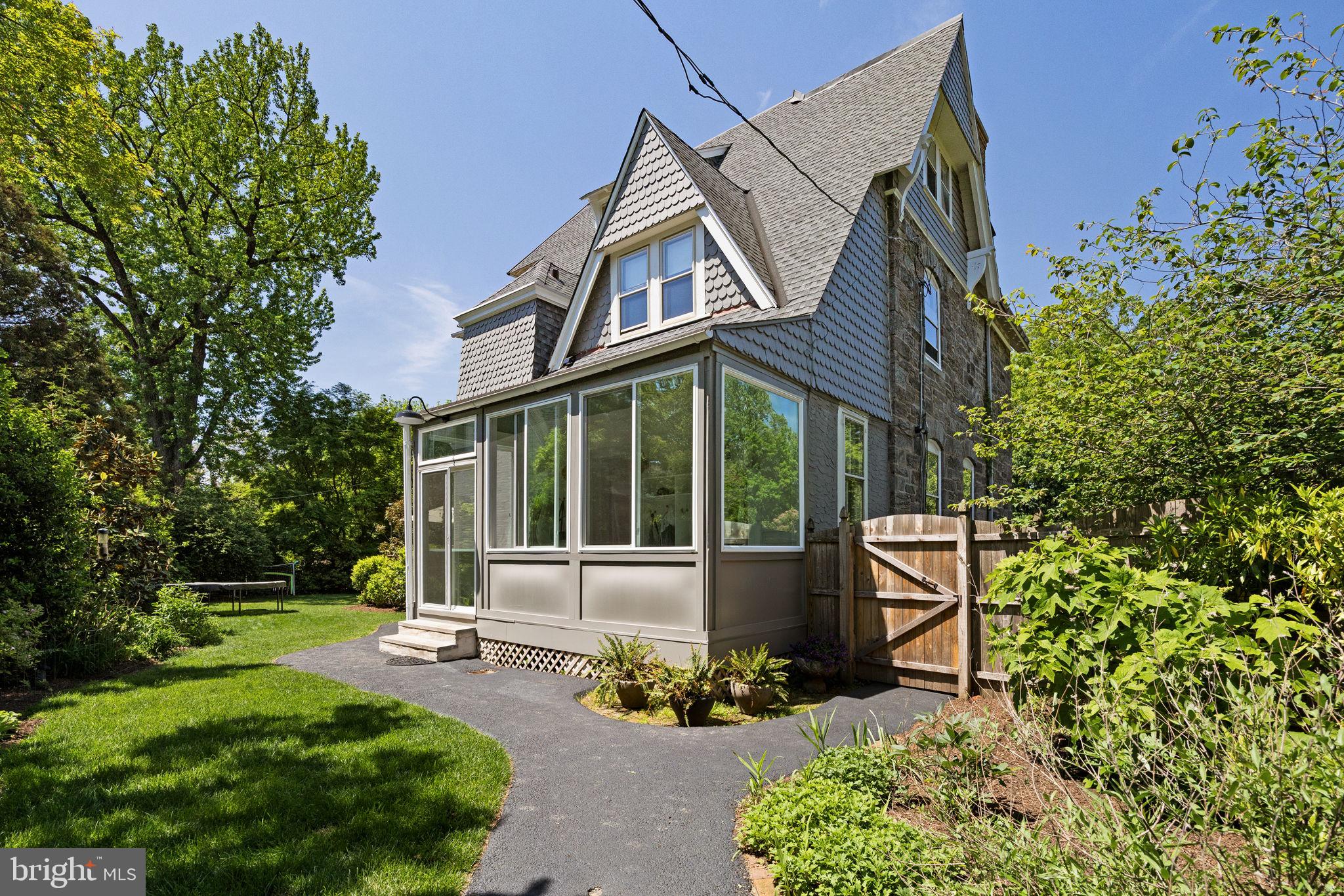 CHESTNUT HILL - Residential