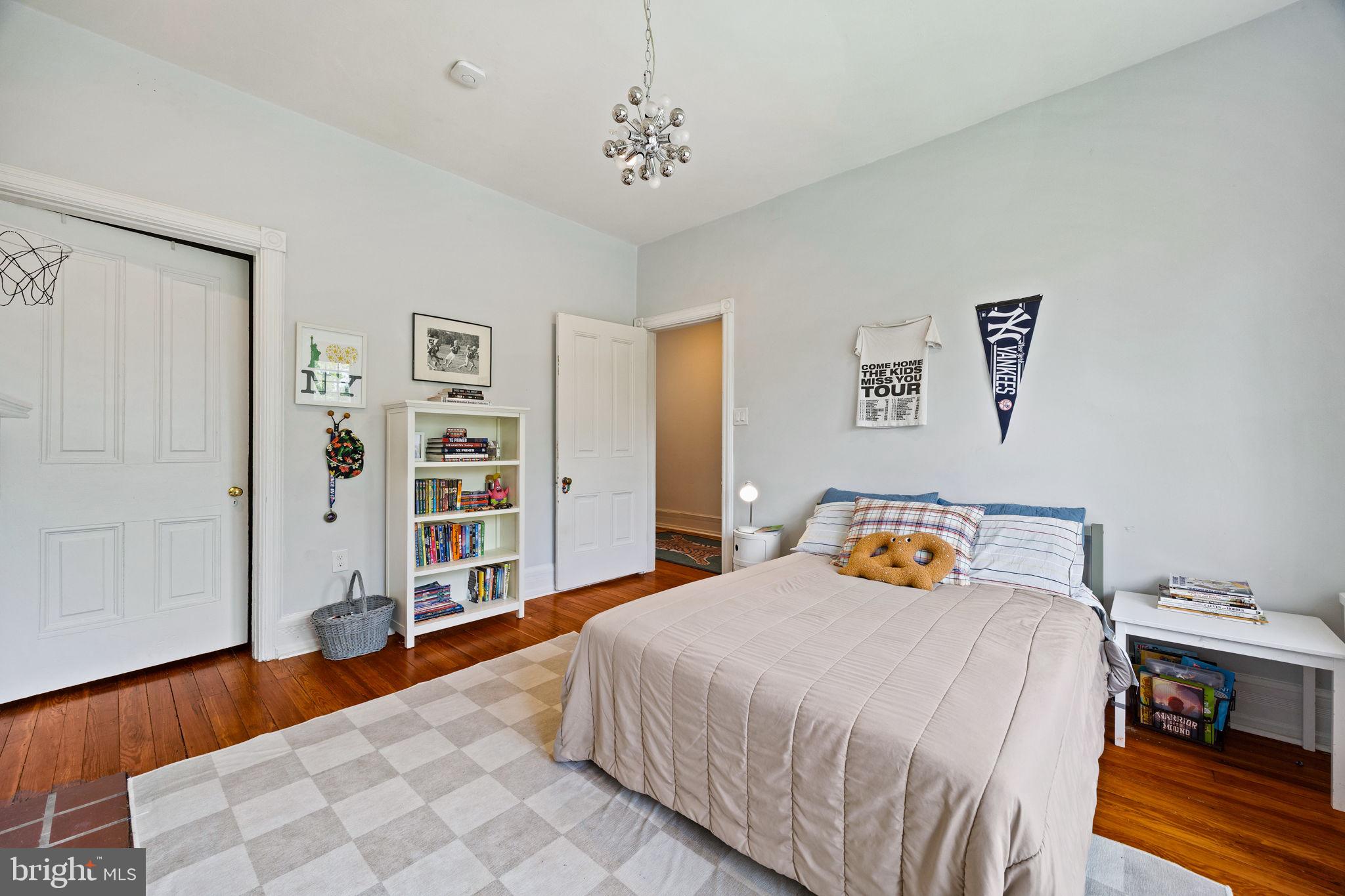 CHESTNUT HILL - Residential