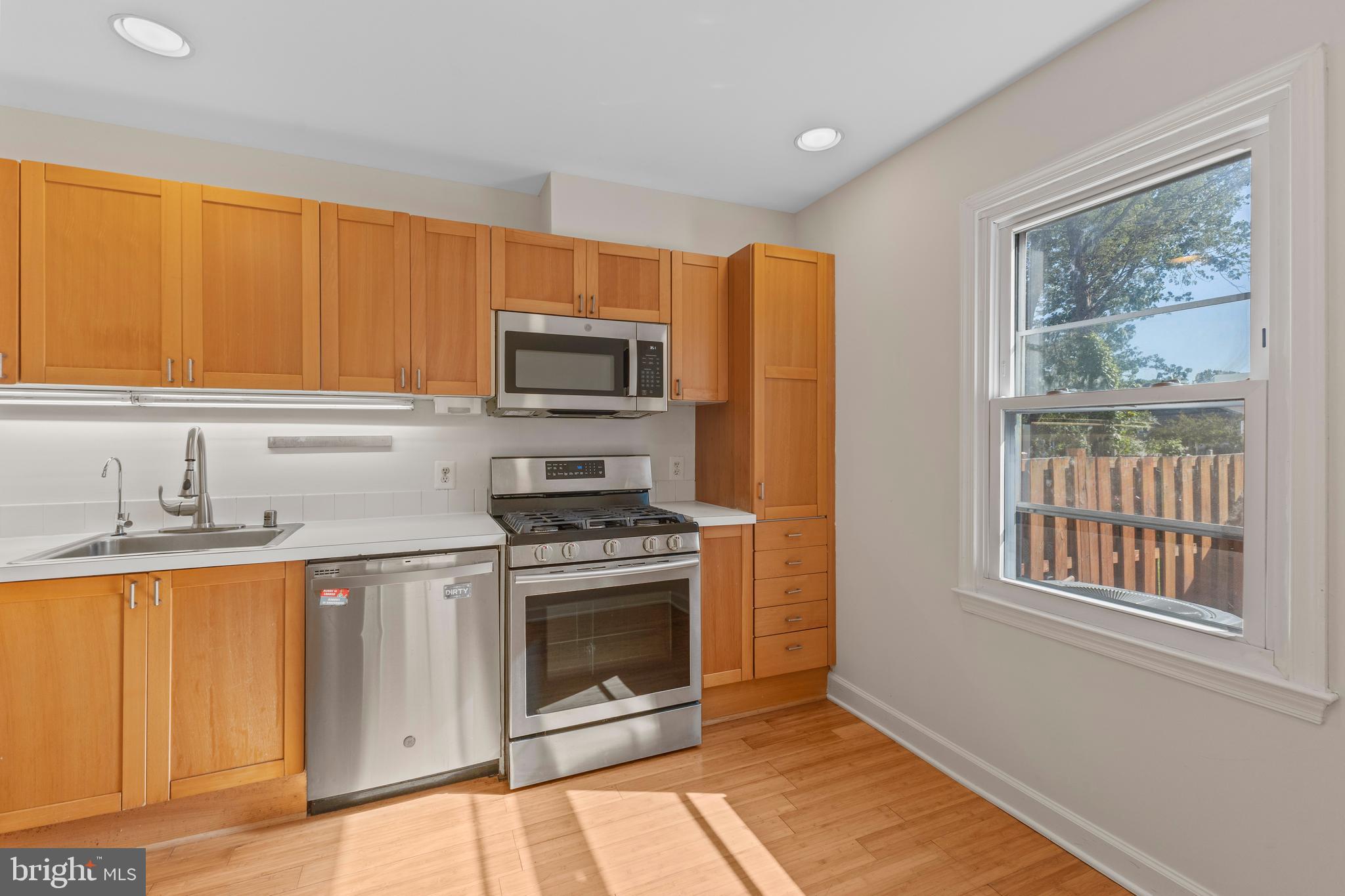 LAKE BRADDOCK - Residential