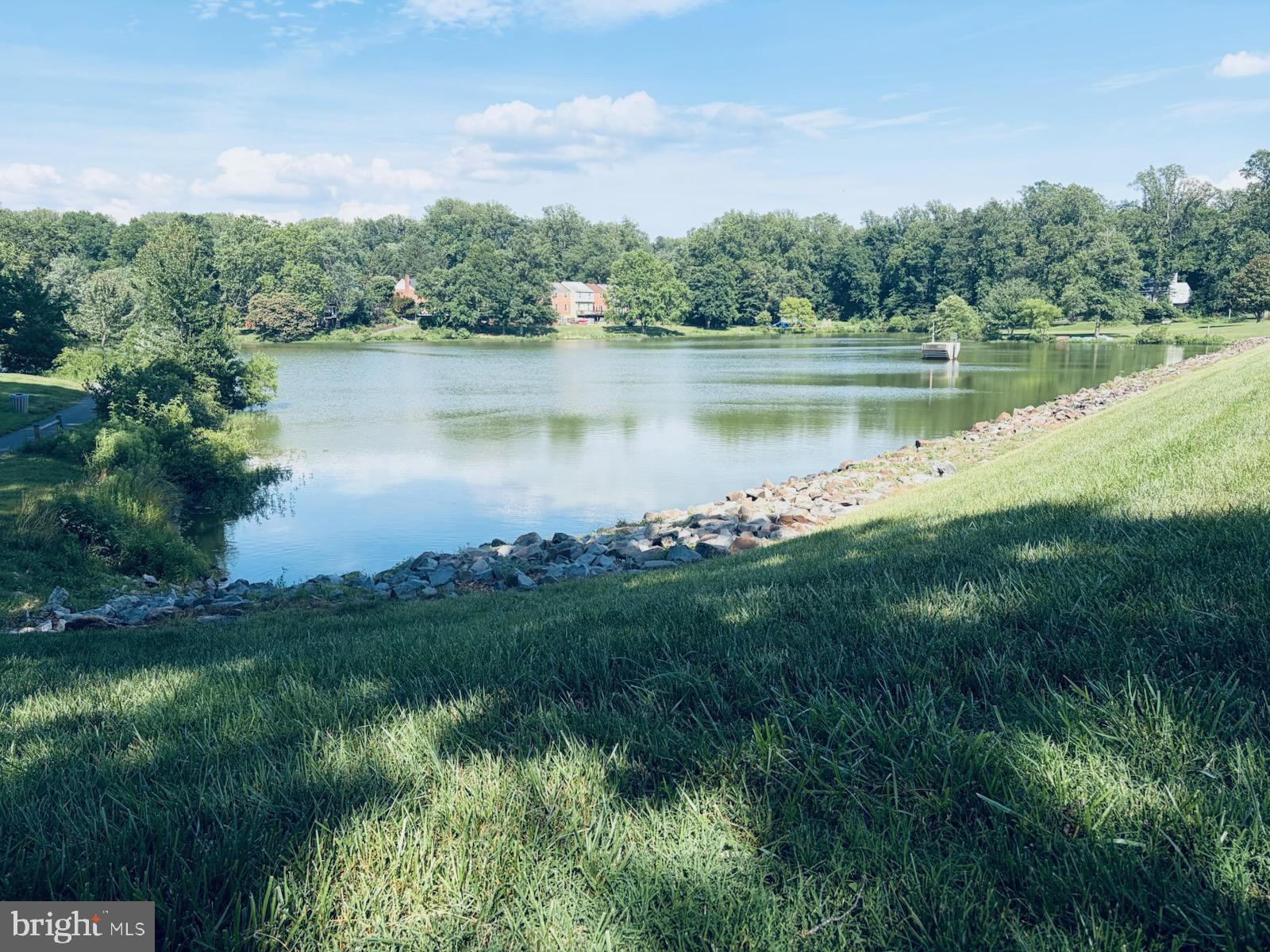 LAKE BRADDOCK - Residential