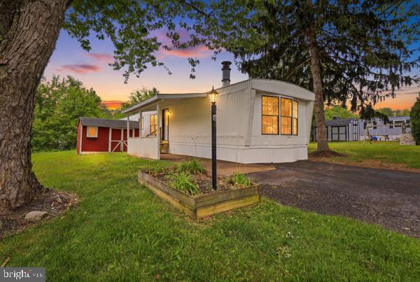 COUNTRY MANOR WEST - Residential
