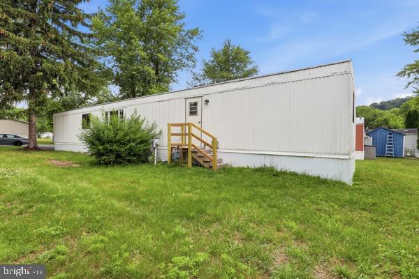 COUNTRY MANOR WEST - Residential