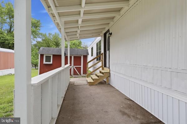 COUNTRY MANOR WEST - Residential