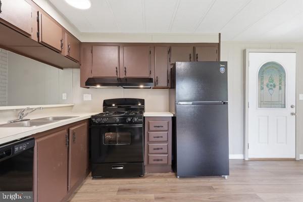 COUNTRY MANOR WEST - Residential