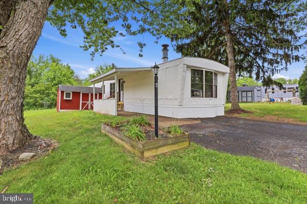 COUNTRY MANOR WEST - Residential