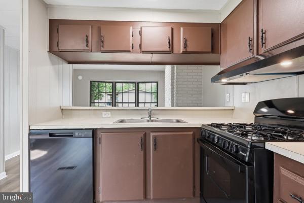 COUNTRY MANOR WEST - Residential