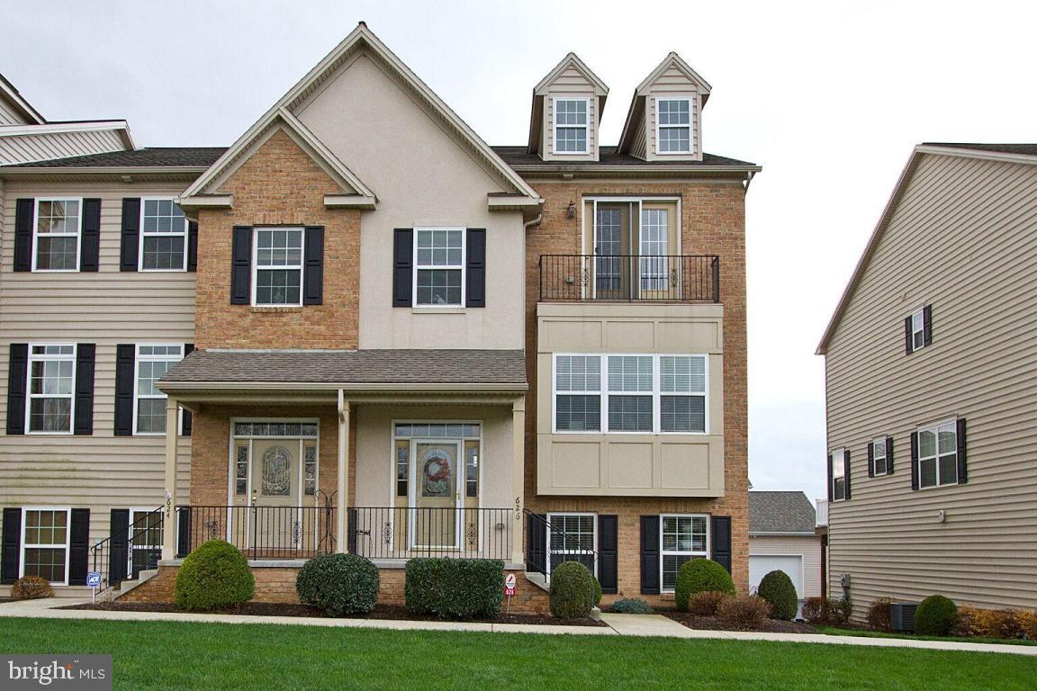 Location? Yep, it's got that too!  Elevator to access all 3 floors of this spacious end unit town home with over 3000 finished square feet. Hardwood floors through out the first floor including master bedroom. Kitchen with ceramic tile backsplash, granite countertops, walk-in pantry, island all open to a cozy living room w/gas fireplace. Slider doors to covered deck off of living room. Open first floor with arched door ways, custom trim/crown