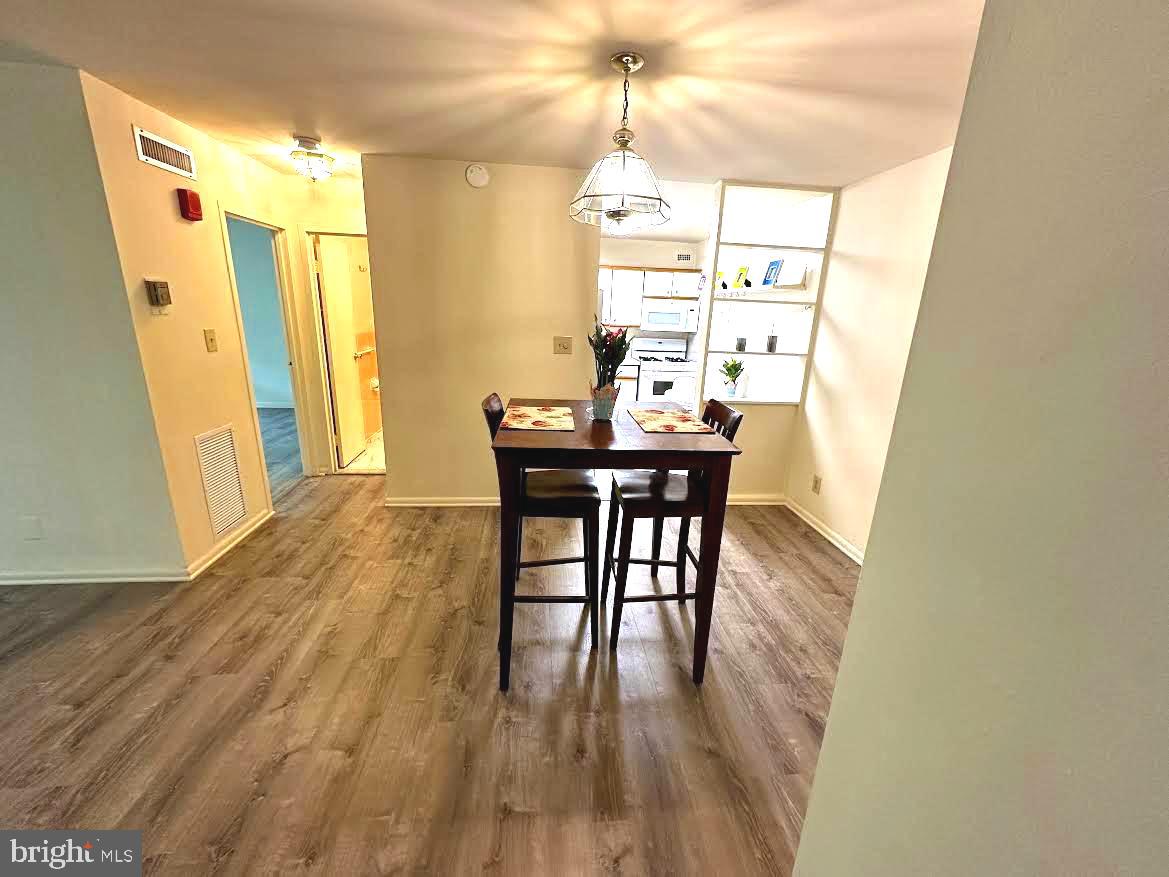 WHITEHALL - Residential