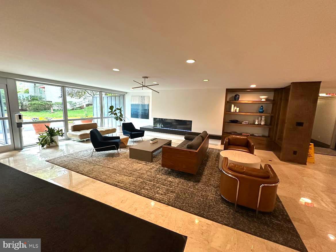 WHITEHALL - Residential