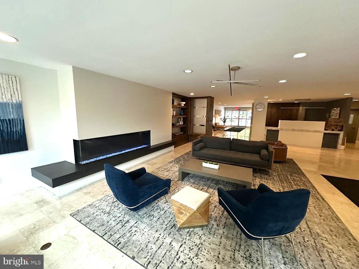 WHITEHALL - Residential