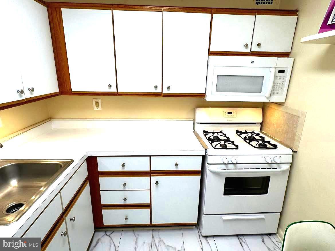 WHITEHALL - Residential