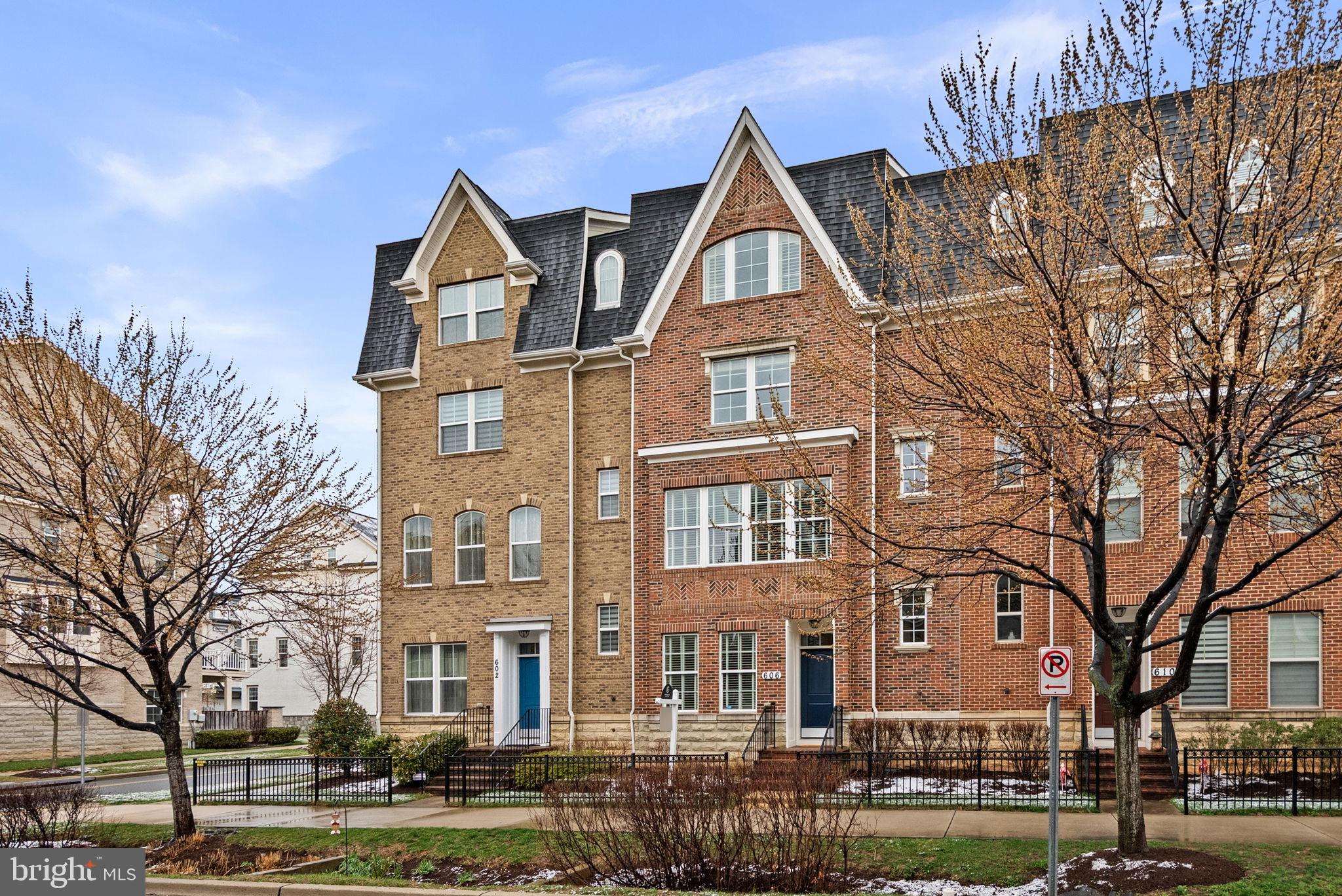 CROWN FARM - Residential
