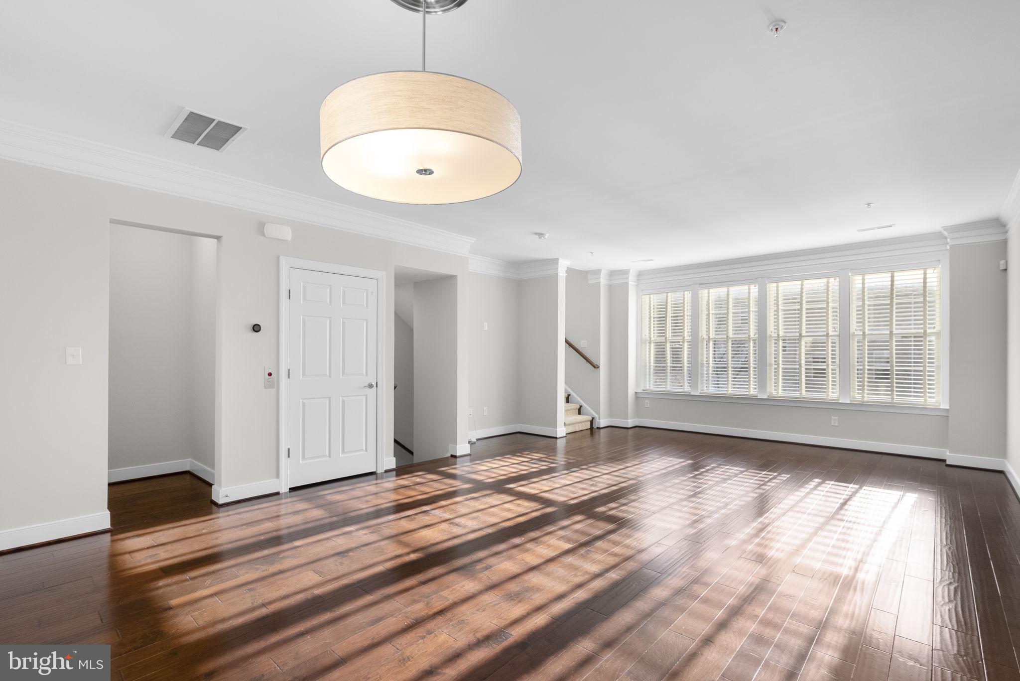 CROWN FARM - Residential