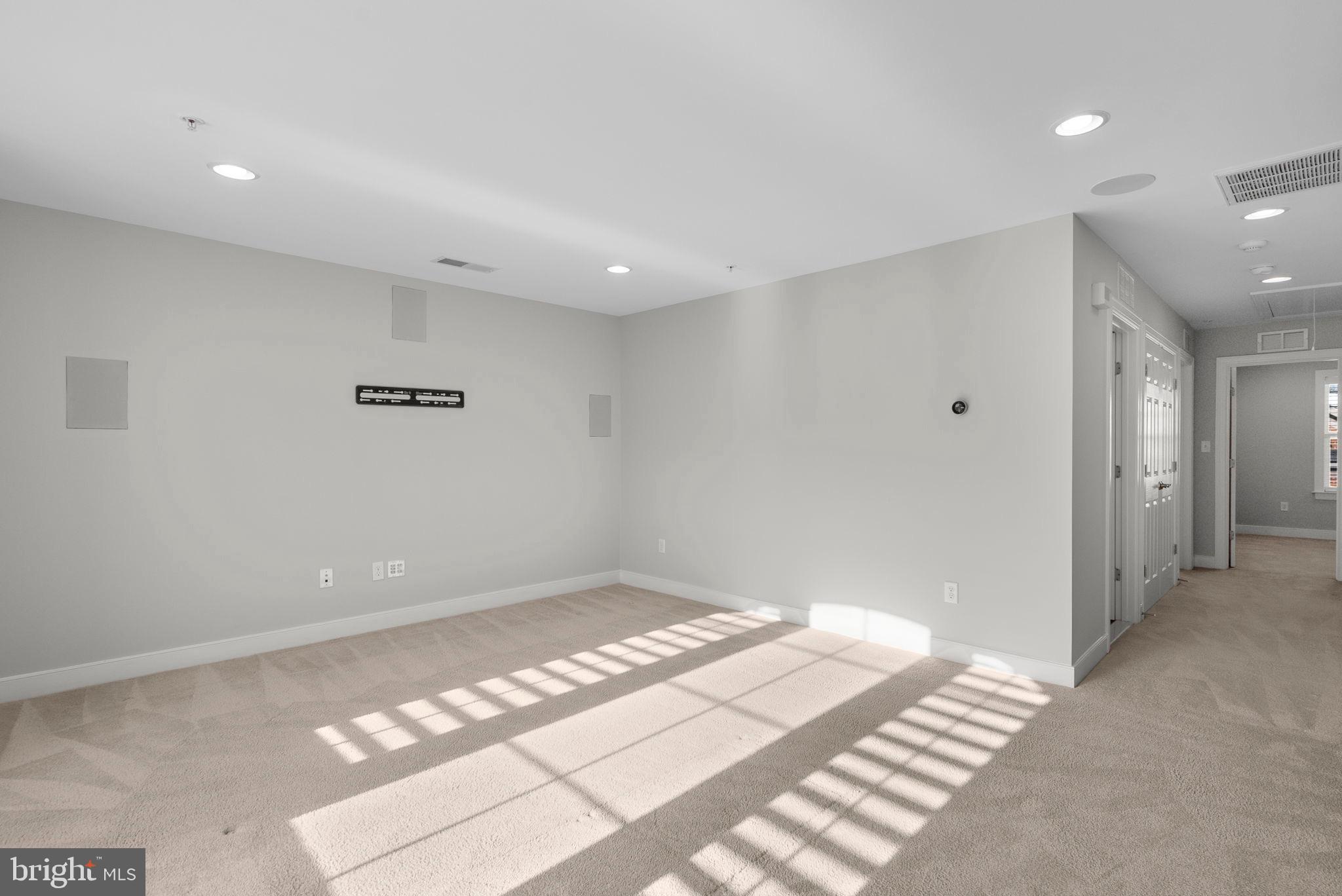 CROWN FARM - Residential