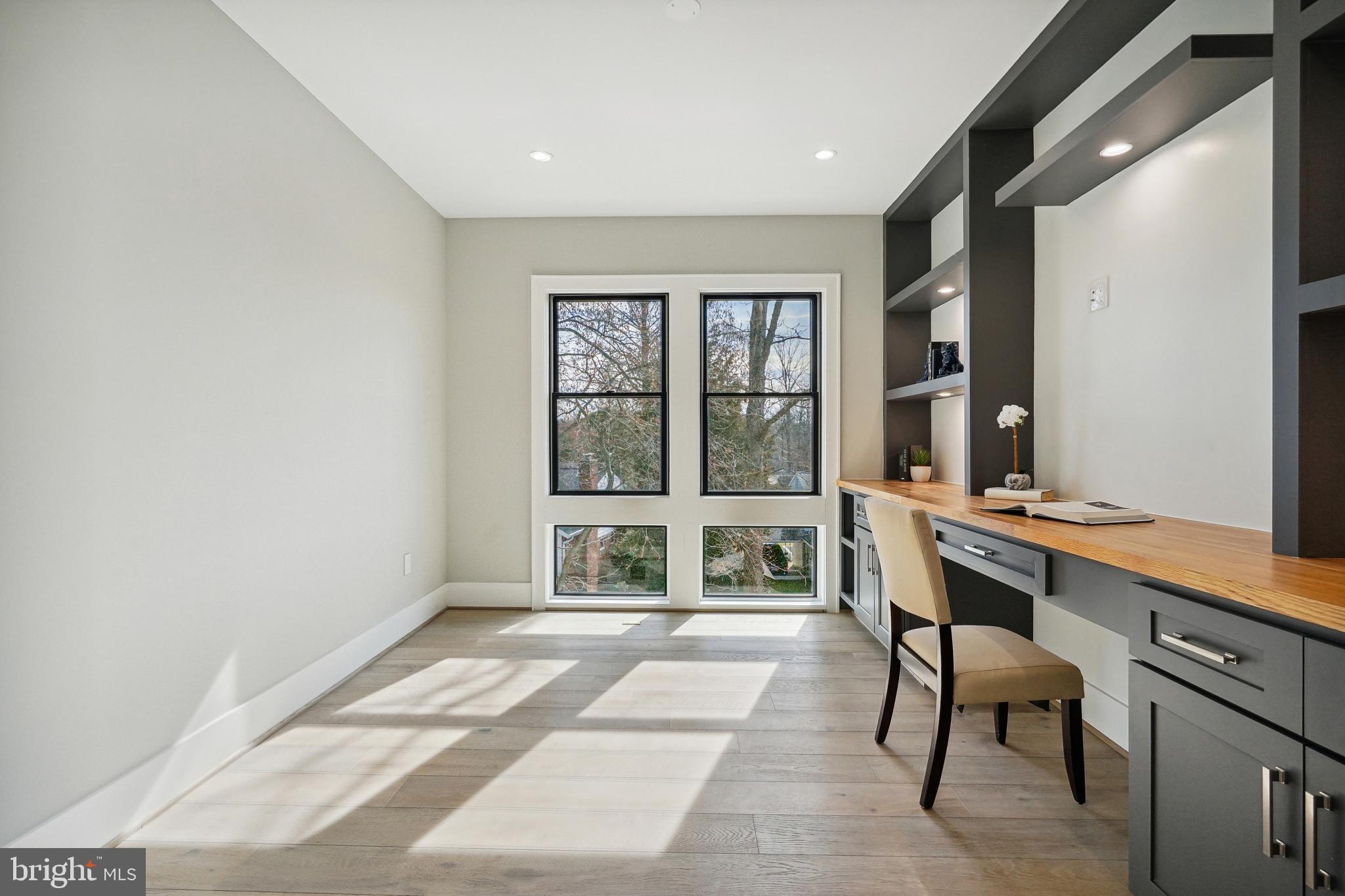 DEVON PARK - Residential