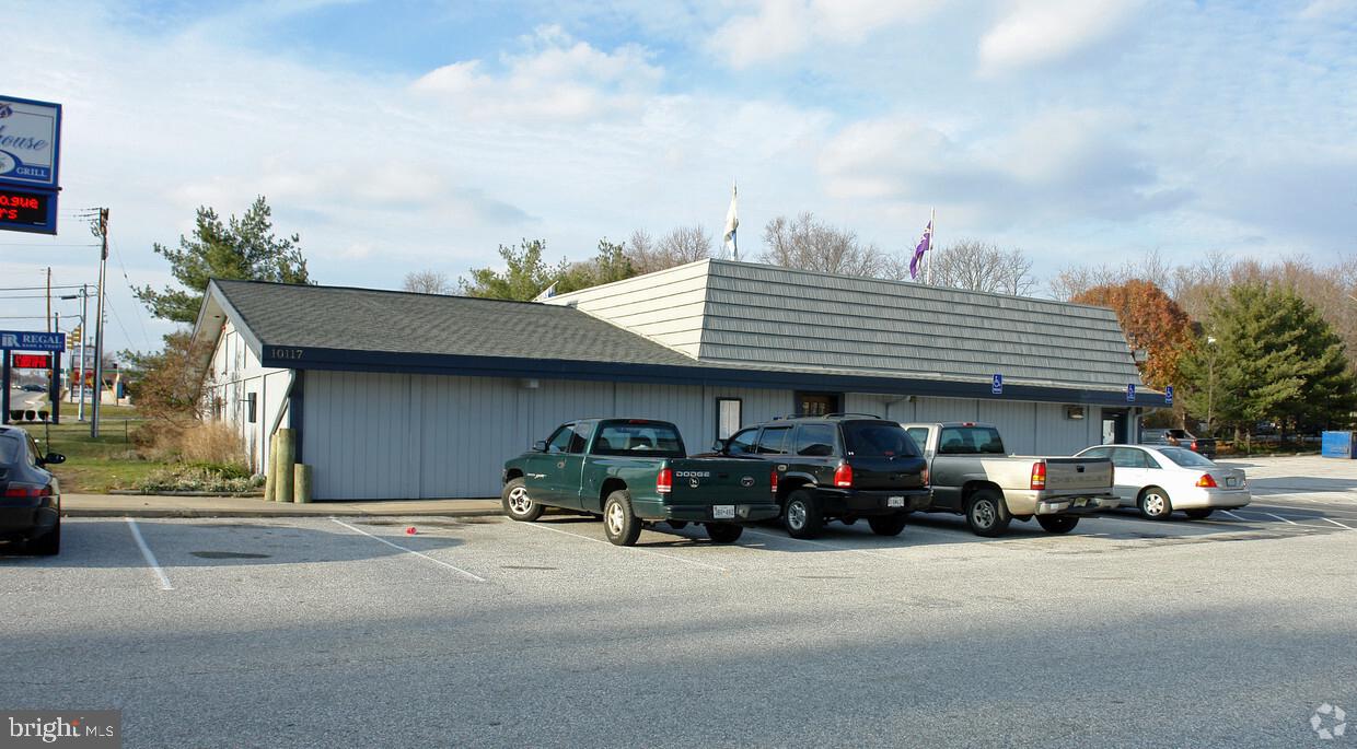 This property is located directly across from the new 400,000 sf, Wegmans anchored “Foundry Row”, this
property is 1,893 sf free standing with drive thru and 3,968 sf free standing building. Less than 1 mile from 1.2m sf “metro centre at owings mills” with direct access to and frontage on Reisterstown Road (rt. 140) and easy access to I-795 via owings mills blvd and to I-695.  Existing seafood restaurant and dry cleaner spaces available, with ground lease available 1.4 acres to 2.9 acres (zoned bl and dr).  Access to light at corner of Painters Mill Road and Reisterstown Road as well.