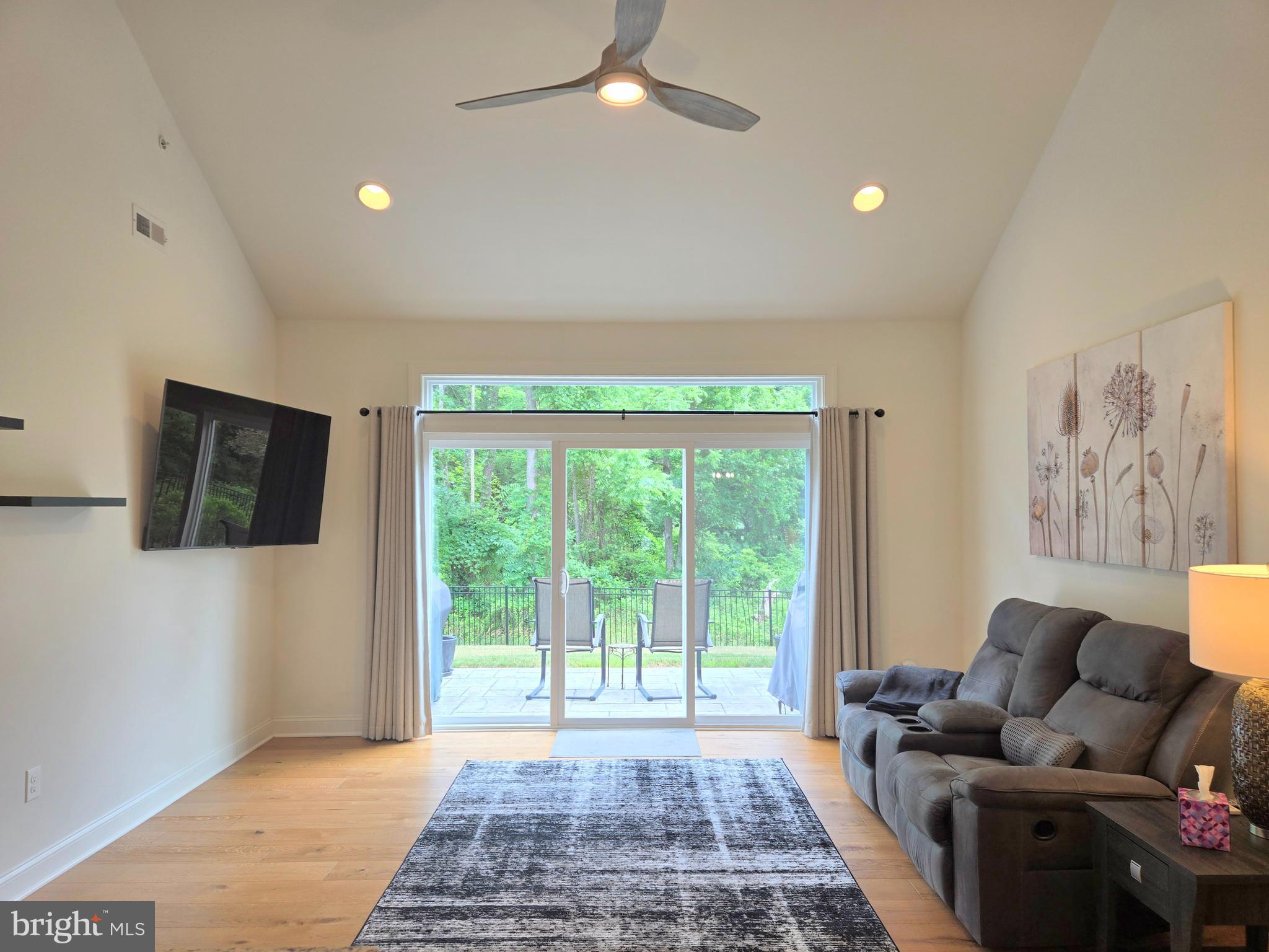 ROSE POINTE - Residential