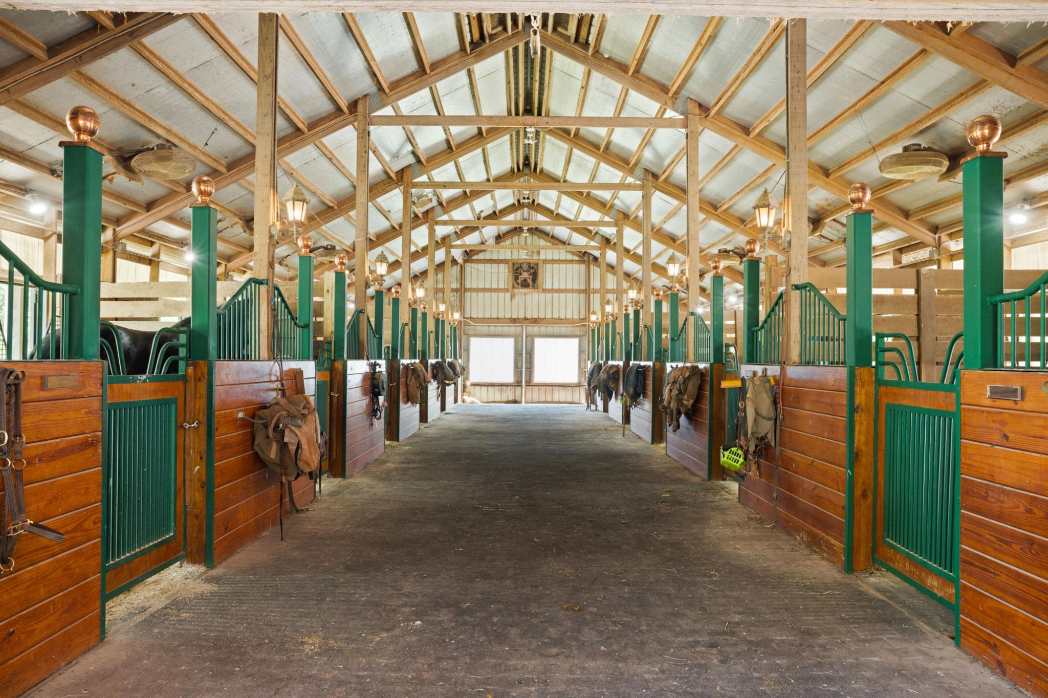 POOLESVILLE OUTSIDE - Farm