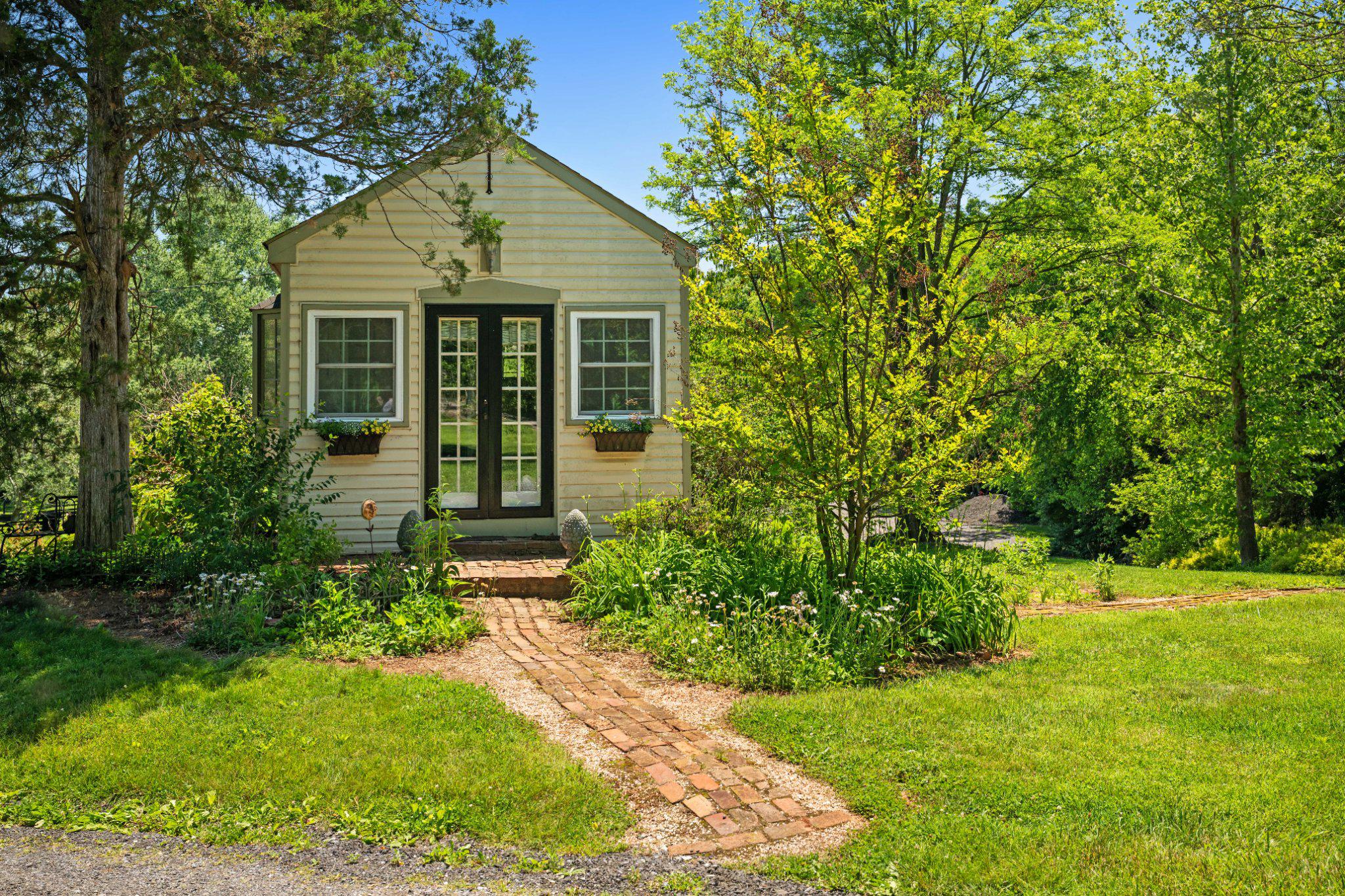 POOLESVILLE OUTSIDE - Farm