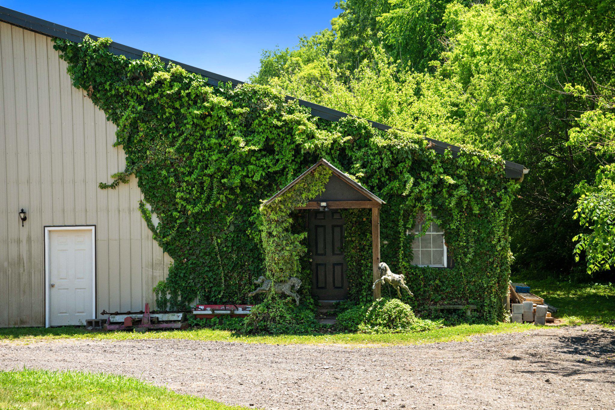 POOLESVILLE OUTSIDE - Farm