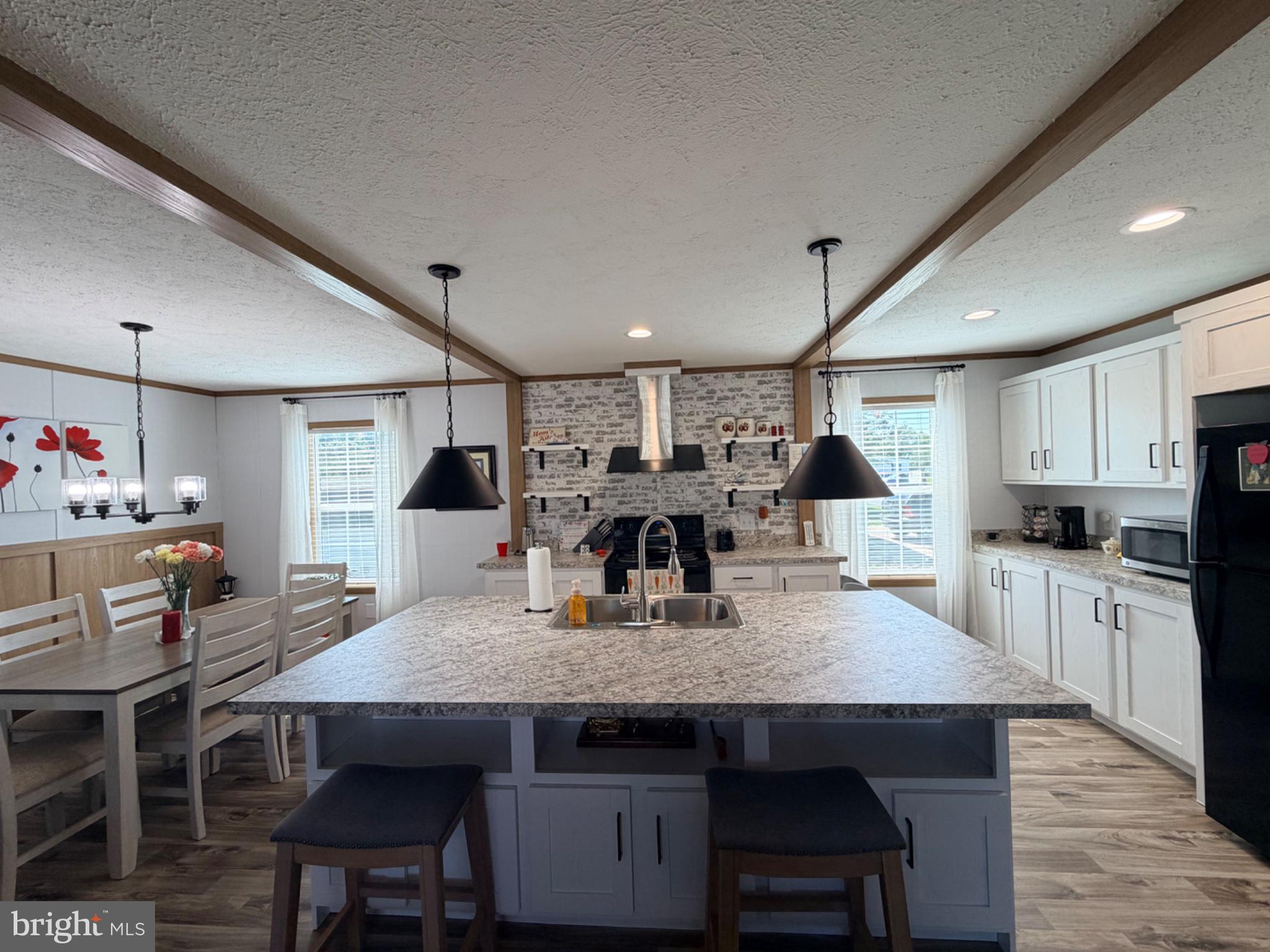 MIDDLE CREEK VILLAGE - Residential