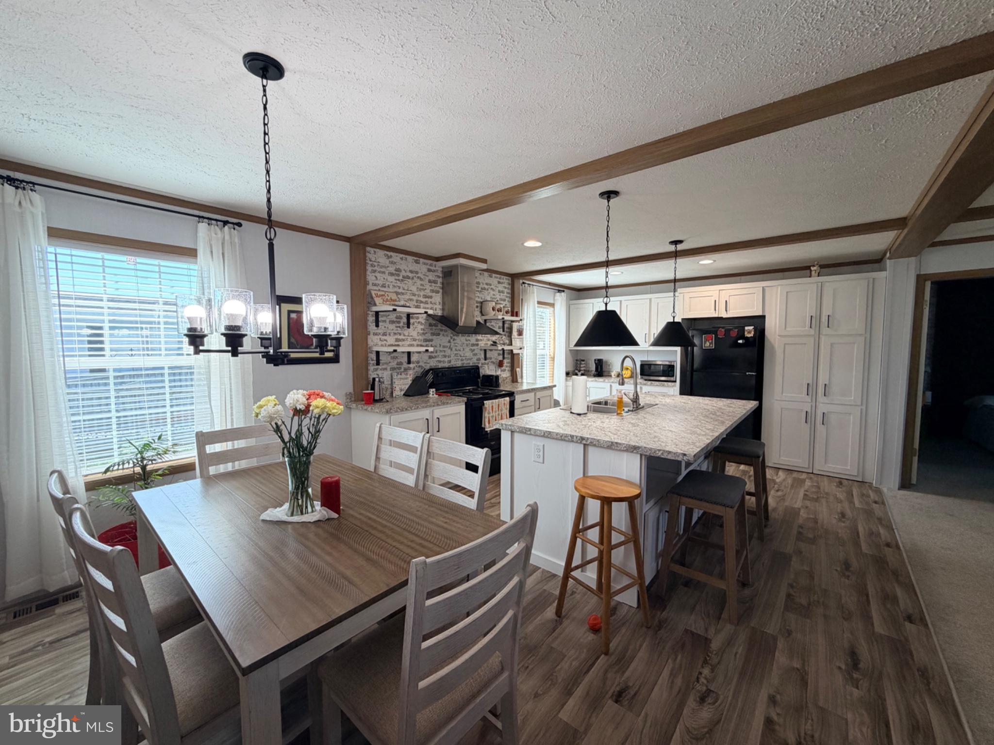 MIDDLE CREEK VILLAGE - Residential