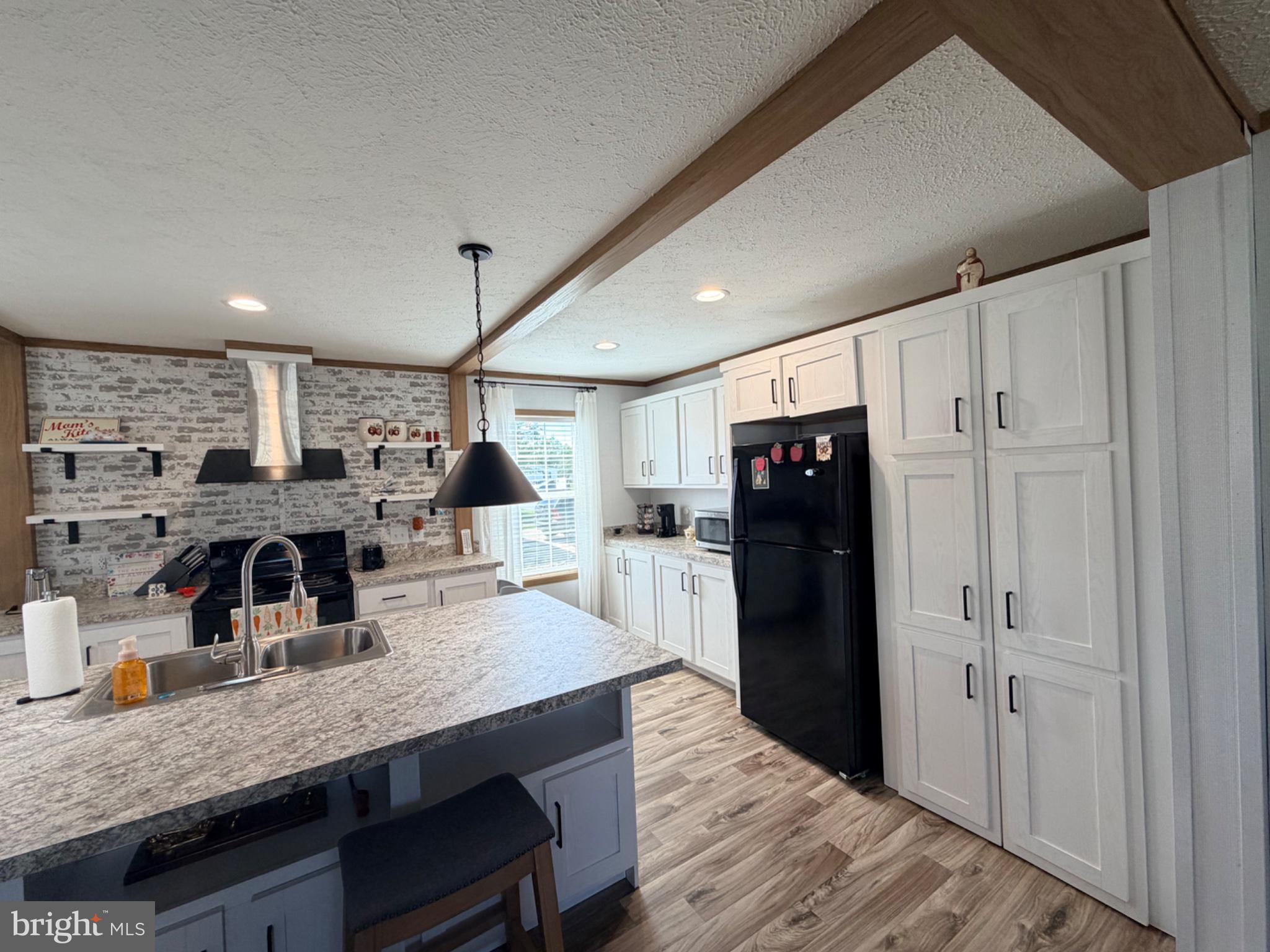 MIDDLE CREEK VILLAGE - Residential