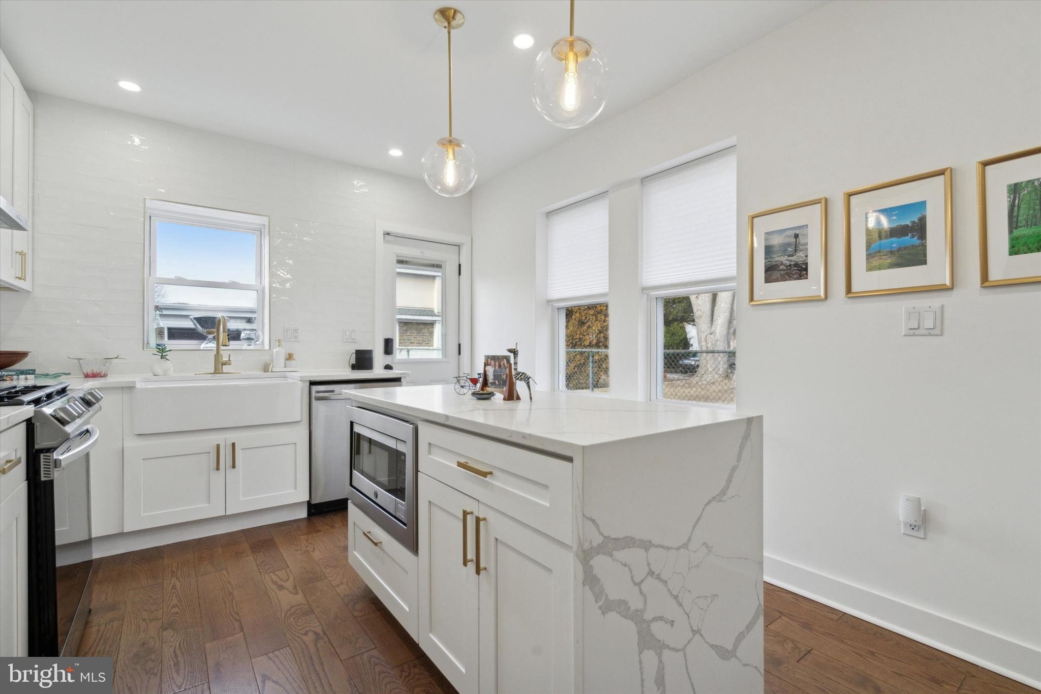 ROXBOROUGH - Residential