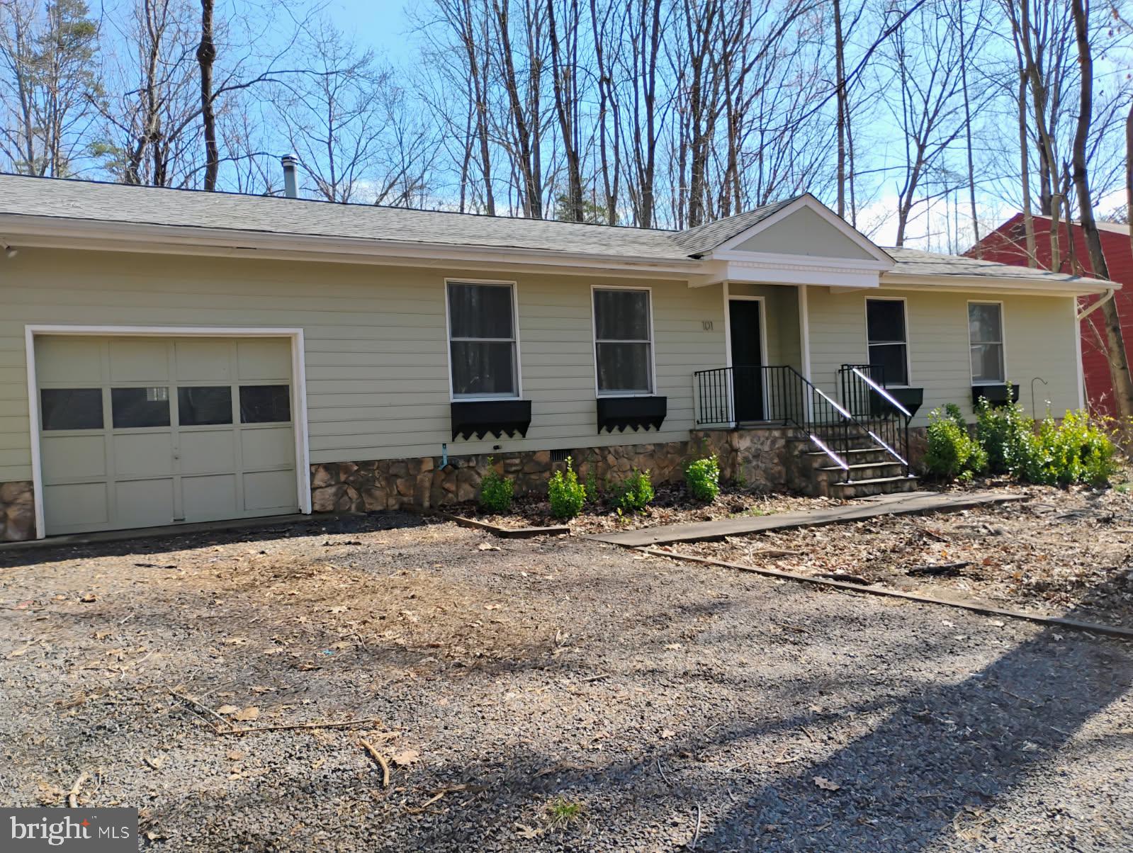 LAKE OF THE WOODS - Residential Lease