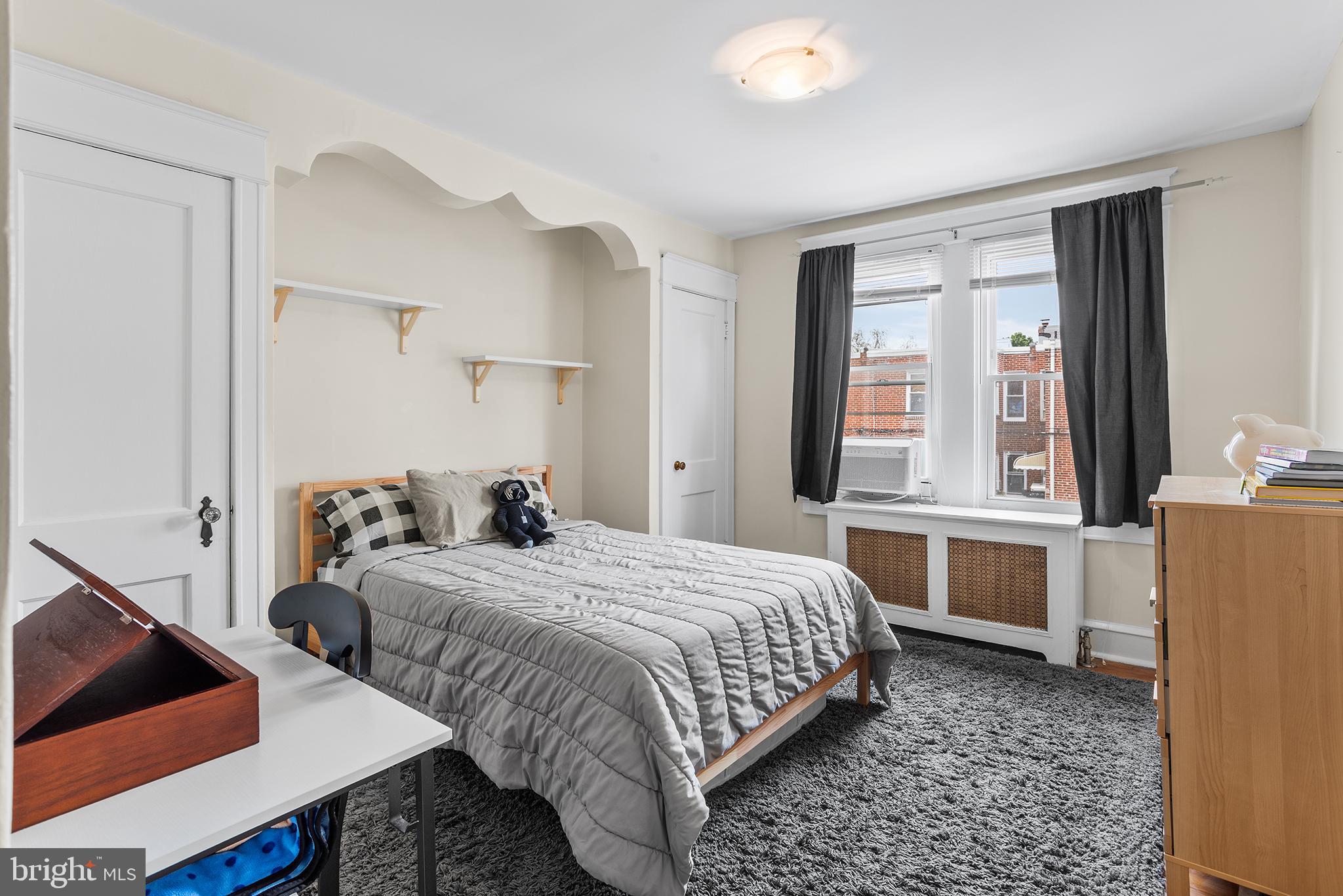 ROXBOROUGH - Residential