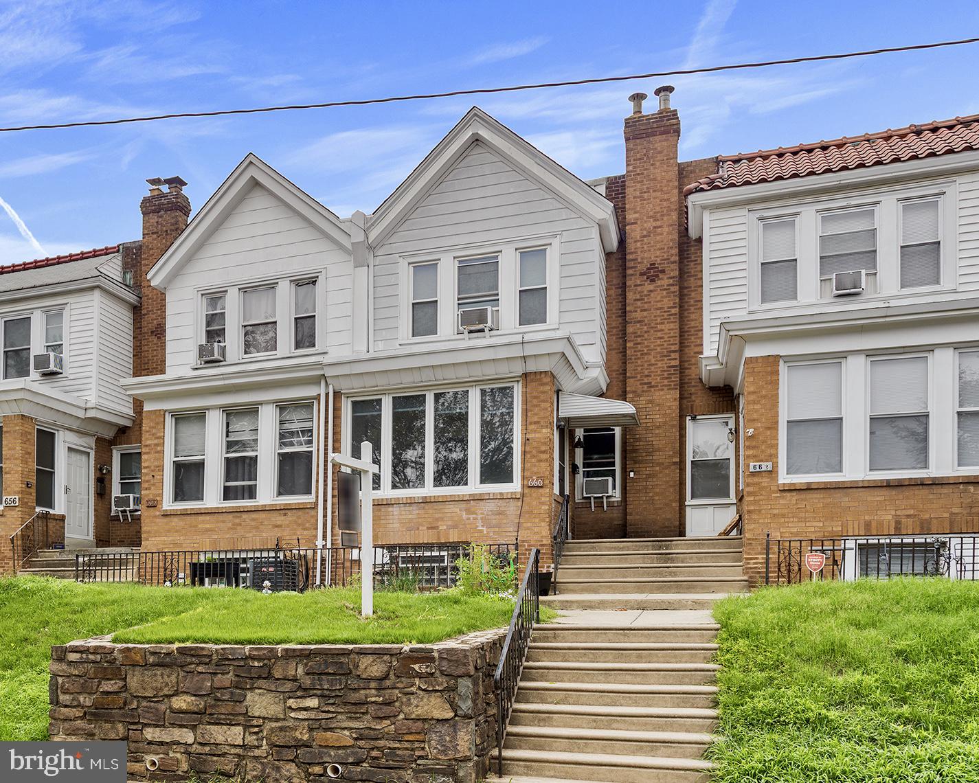 ROXBOROUGH - Residential