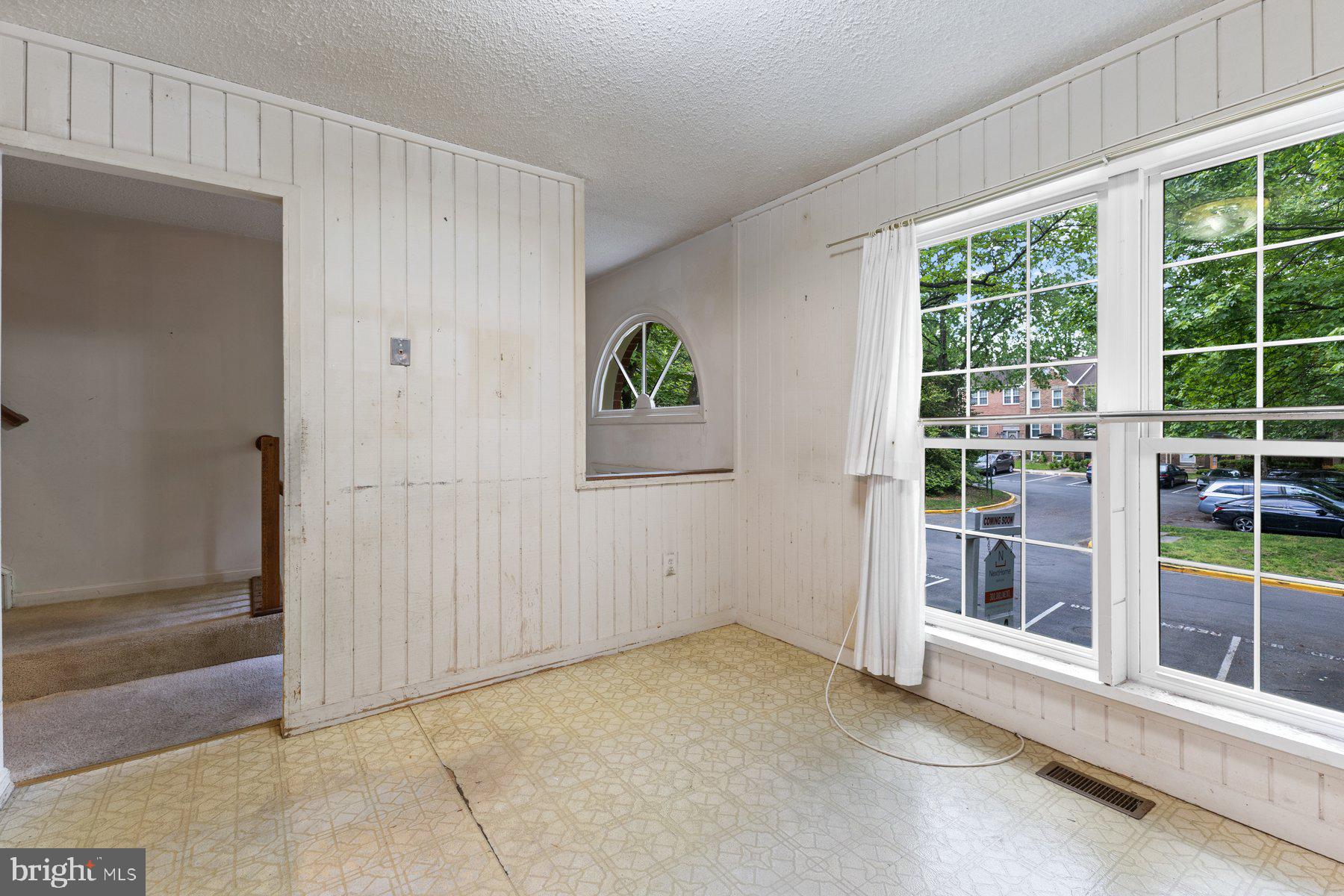 DUMONT OAKS - Residential