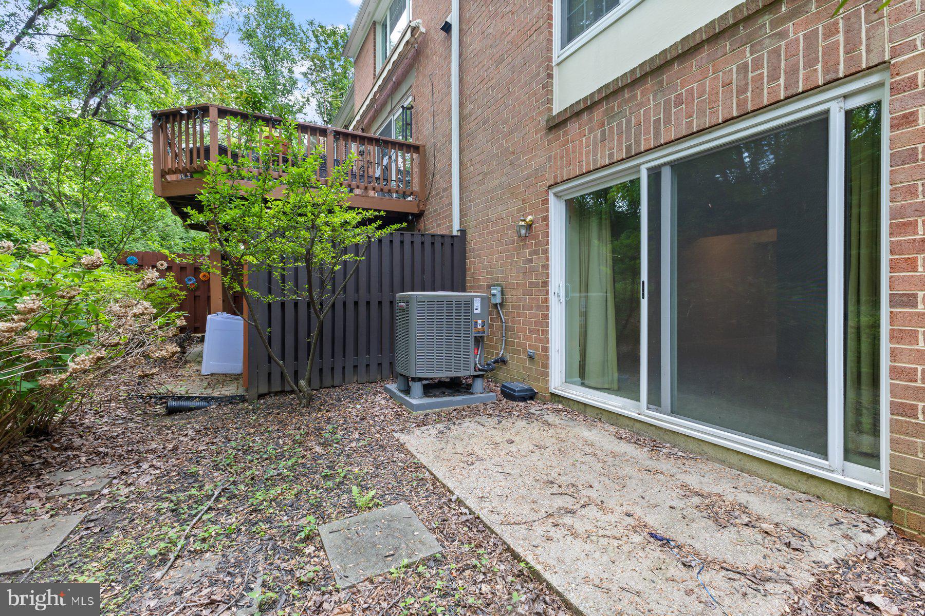 DUMONT OAKS - Residential